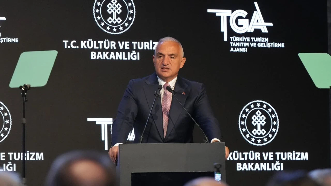 Bakan Ersoy Acikladi Turkiye Turizmde Cumhuriyet Tarihi Rekoru Kirdi