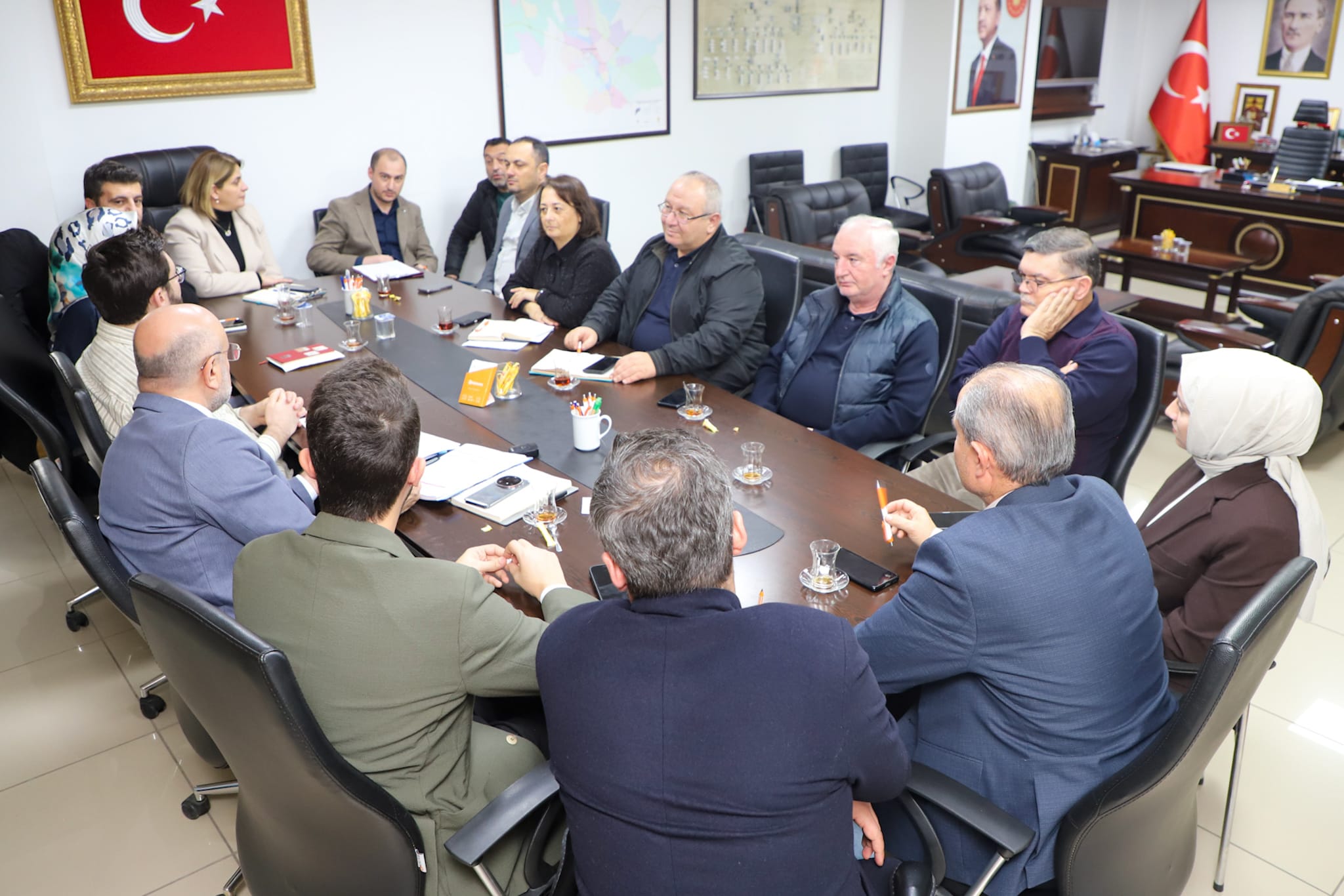 Başkan Şahi̇n Başkanliğinda Şehri̇n Gündemi̇ Masaya Yatirildi (4)