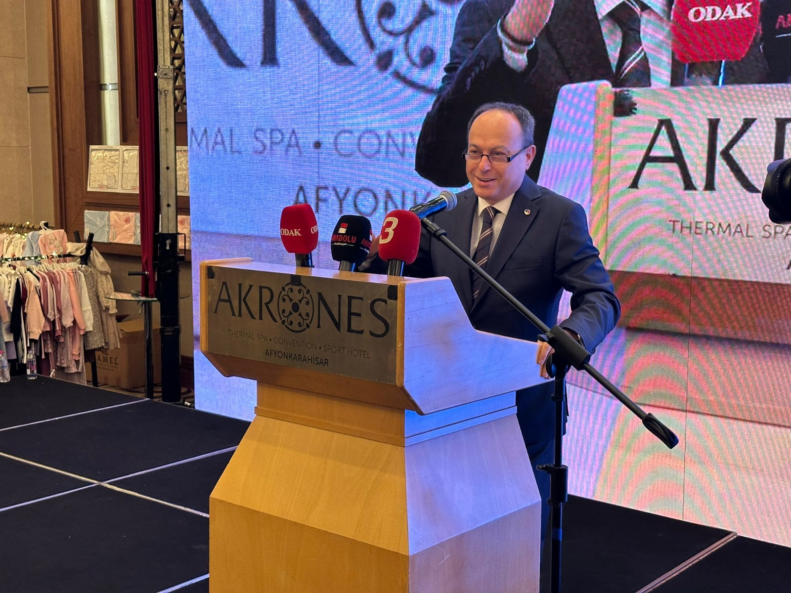 Fe833712 5Eb9 4E17 A48F 384581Dc5609