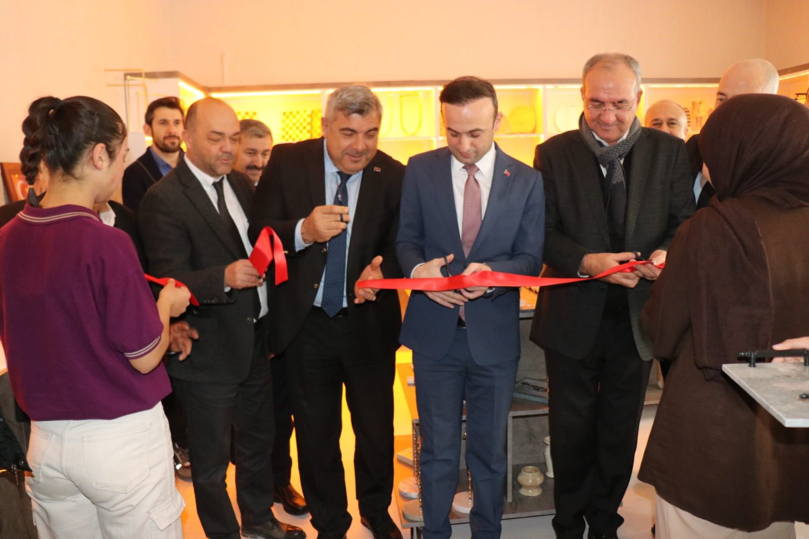 İscehi̇sar’da Mesleki̇ Eği̇ti̇m Güçleni̇yor Lazer Kesi̇m Atölyesi̇ Açildi 2-1