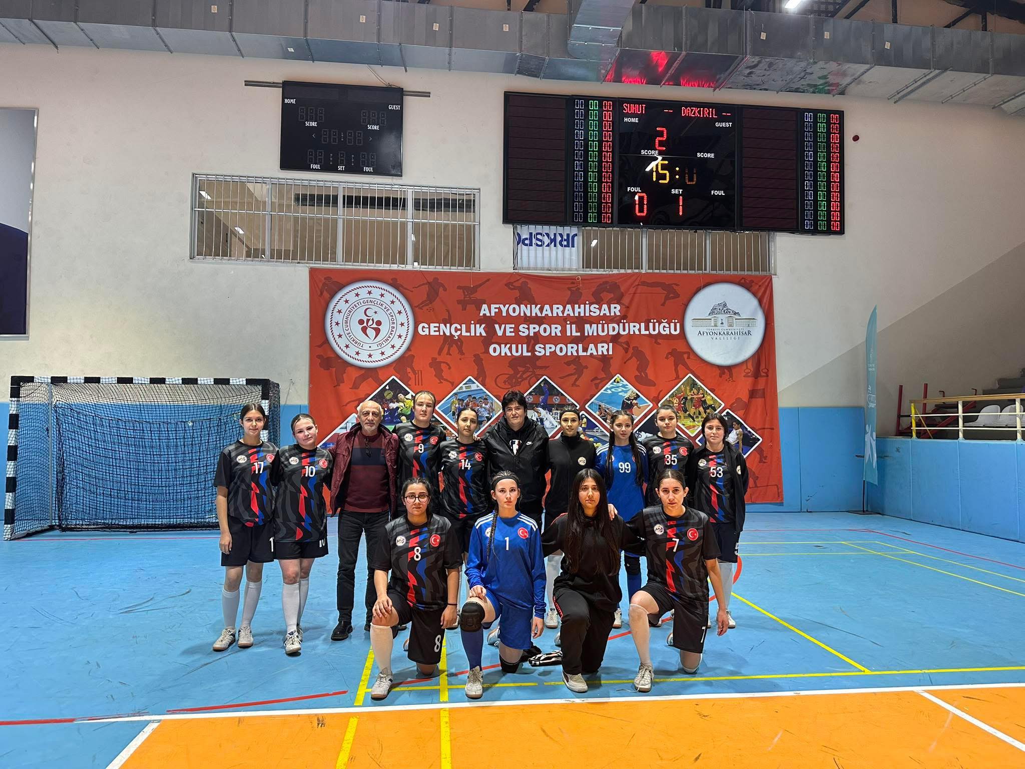 Kiz Futsal Takimina Fi̇nal Öncesi̇ Destek 1