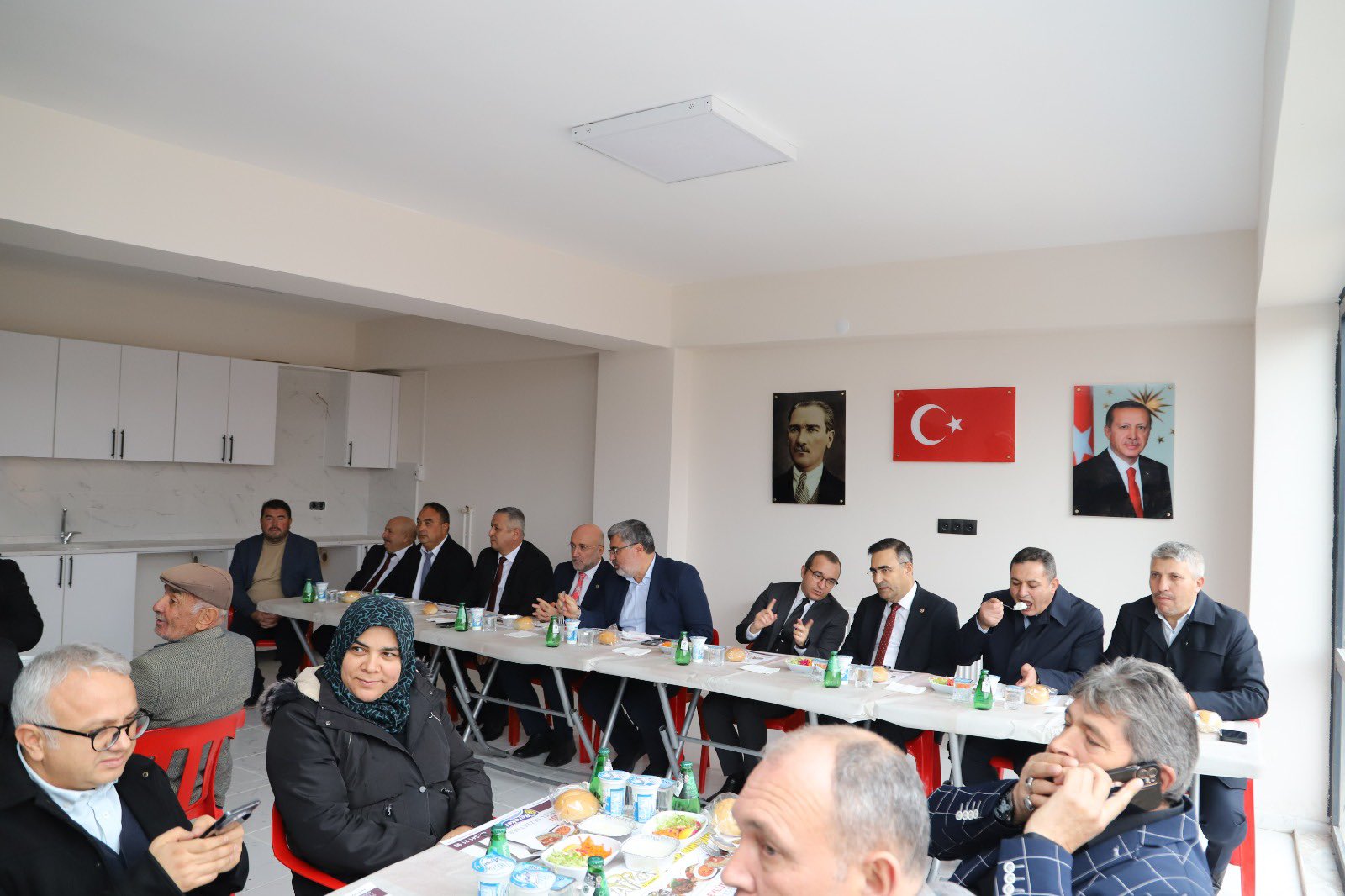 Kocaöz’e Hi̇zmet Yağmuru Ak Parti̇ Heyeti̇ Yatirimlari Sahada Değerlendi̇rdi̇ (3)