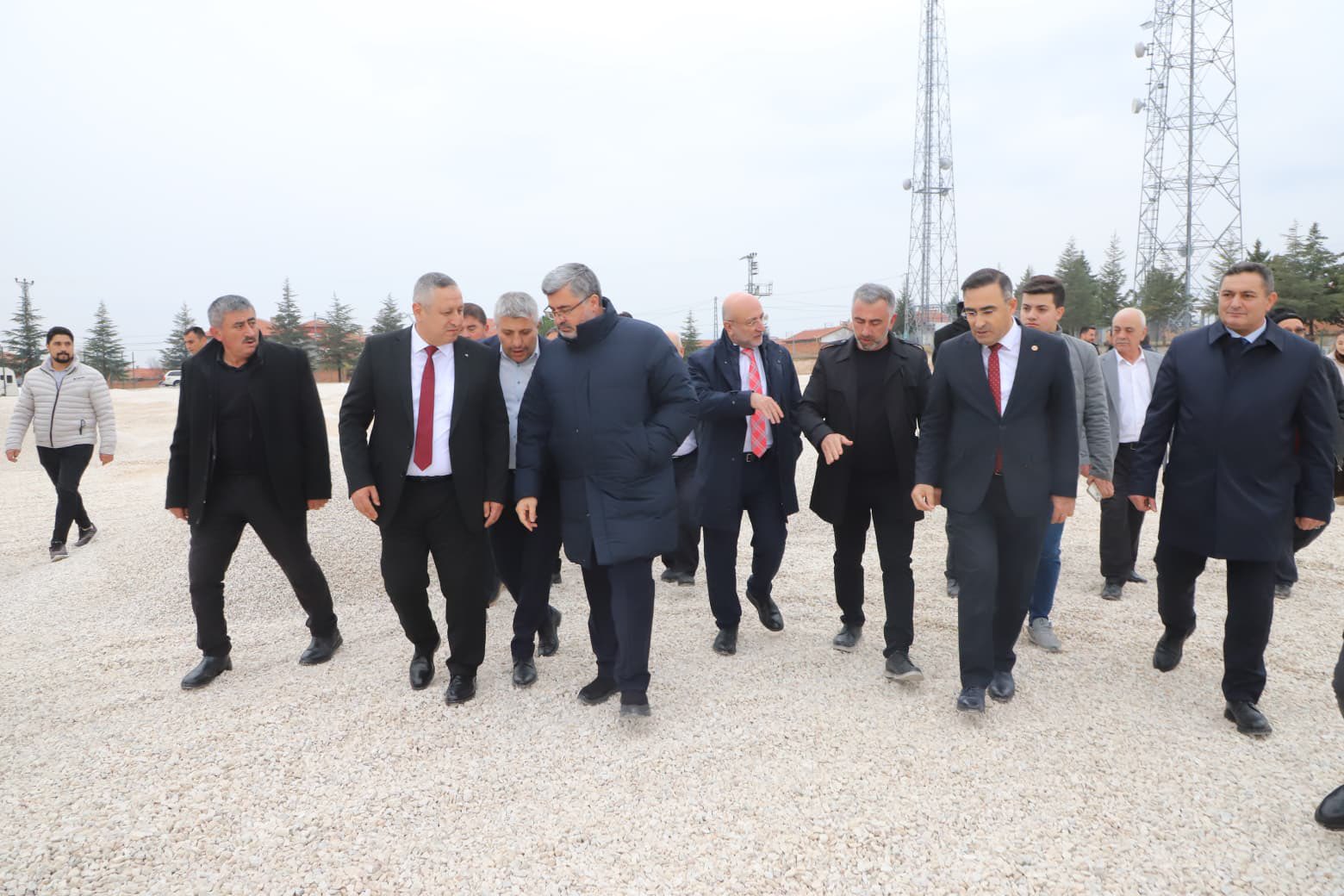 Kocaöz’e Hi̇zmet Yağmuru Ak Parti̇ Heyeti̇ Yatirimlari Sahada Değerlendi̇rdi̇ (8)