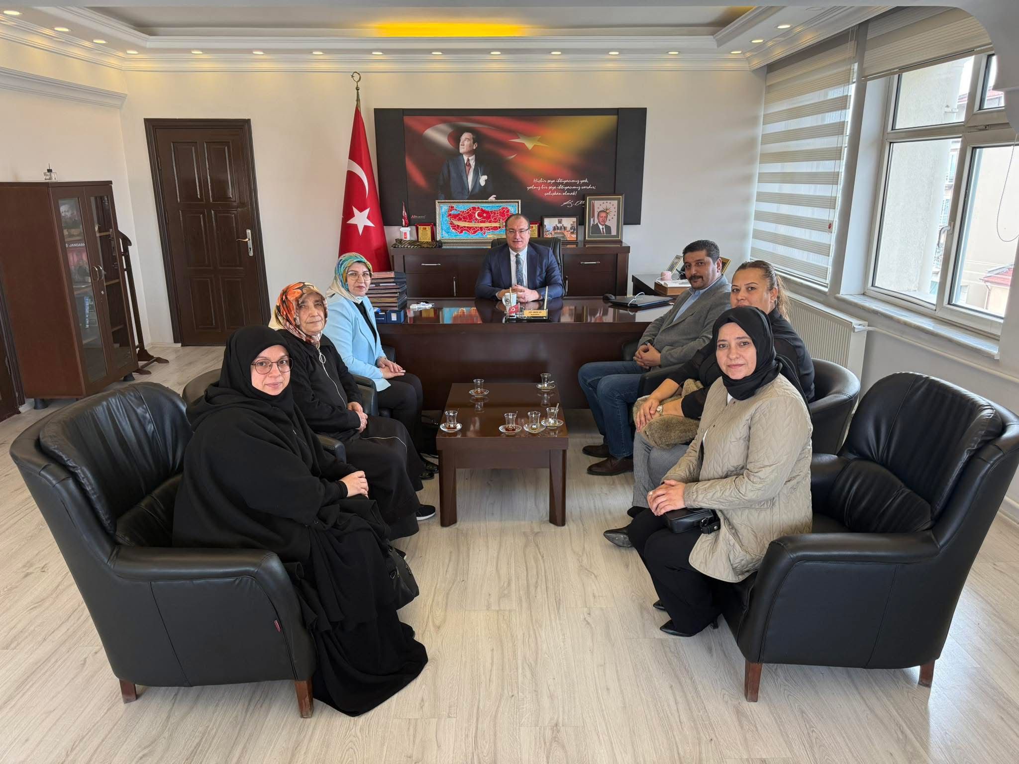 Mhp İlçe Teşki̇latindan Kaymakama Zi̇yaret 1