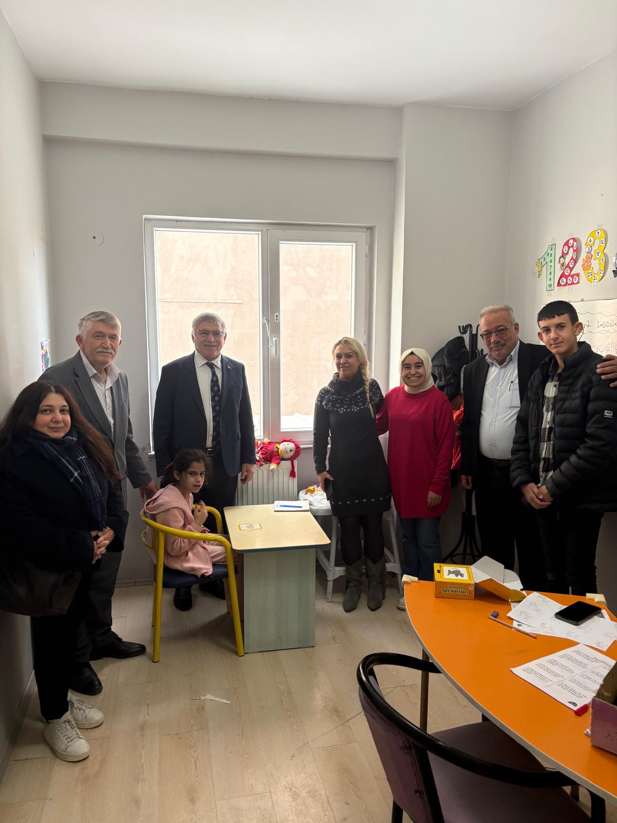 Mi̇lli̇ Eği̇ti̇mden Özel Bi̇reylere Destek Zi̇yareti̇ (1)