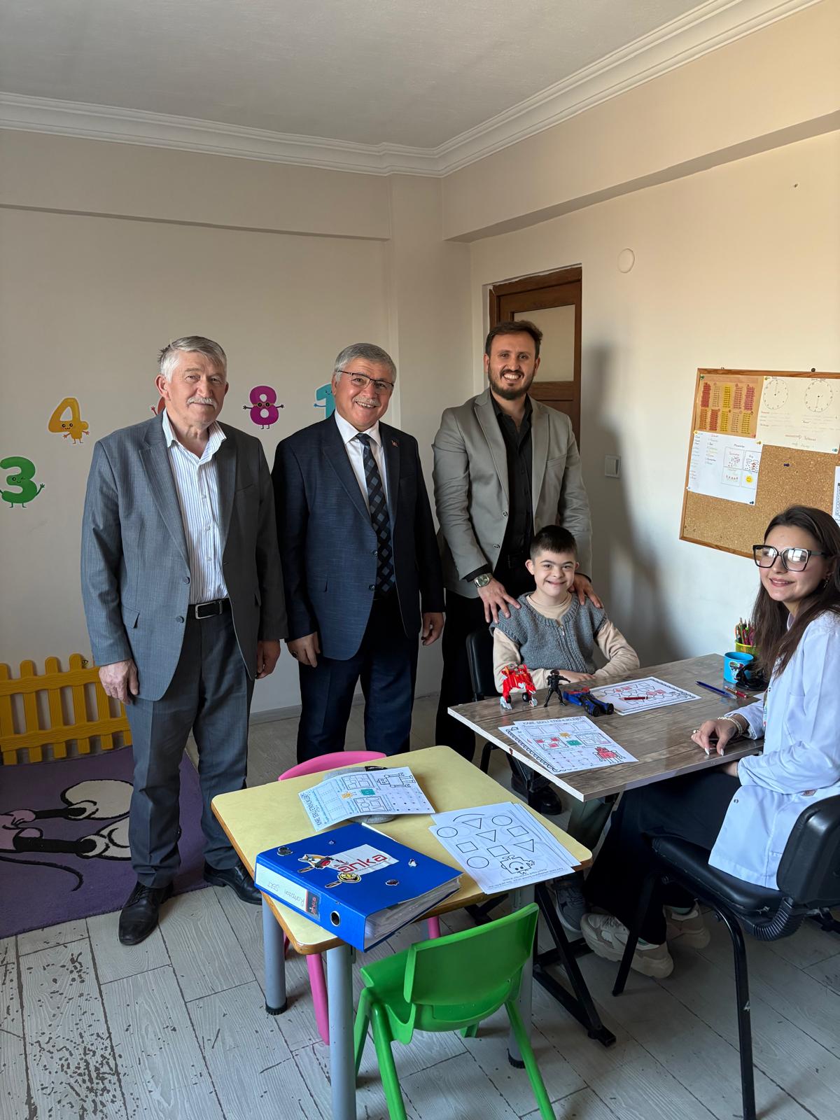 Mi̇lli̇ Eği̇ti̇mden Özel Bi̇reylere Destek Zi̇yareti̇ (2)