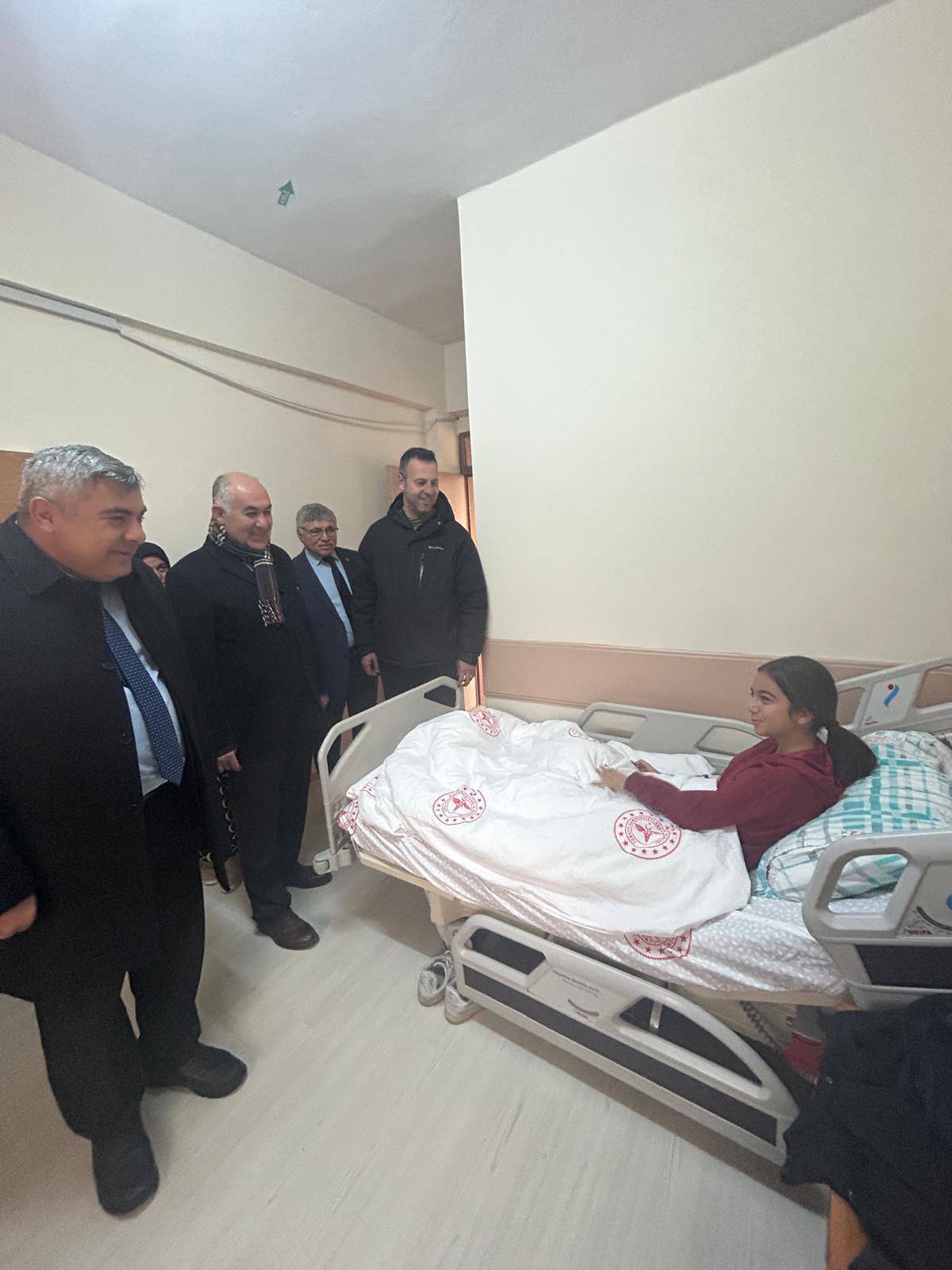 Müdür Sünnetci̇ “Olayin İlk Anindan İti̇baren Öğrenci̇leri̇mi̇zi̇n Yanindayiz” (1)