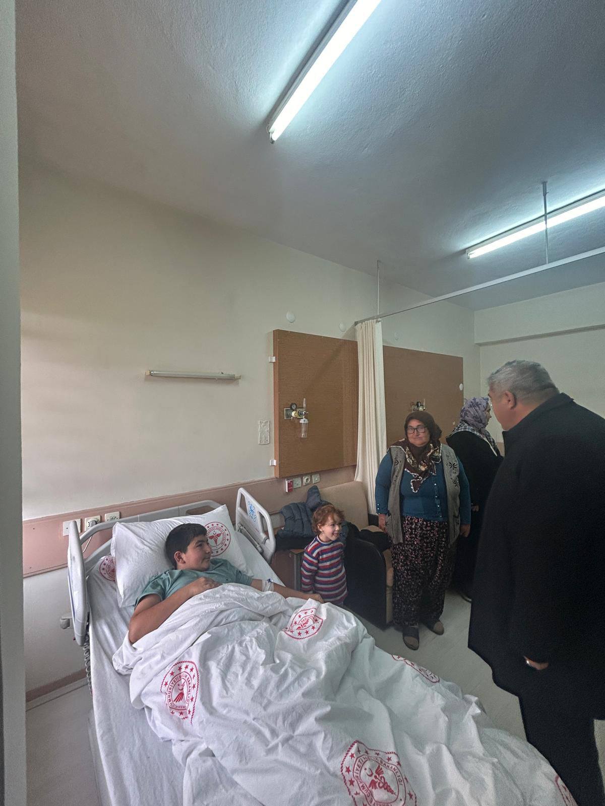 Müdür Sünnetci̇ “Olayin İlk Anindan İti̇baren Öğrenci̇leri̇mi̇zi̇n Yanindayiz” (2)