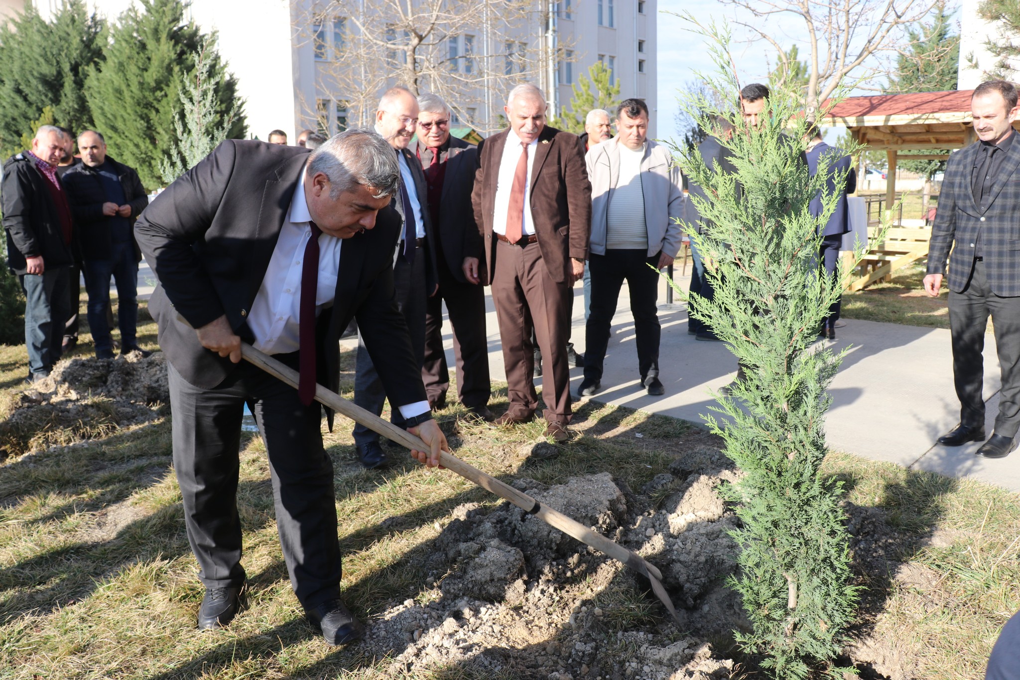 Orhan Keski̇n’i̇n Hatirasi Kütüphane Ve Fi̇danlarla Yaşatildi (8)