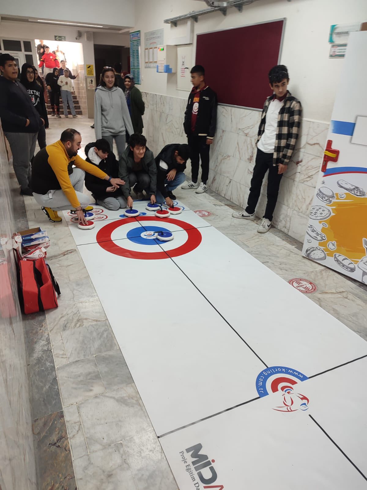Özel Öğrenci̇ler Floor Curli̇ng Etki̇nli̇ği̇nde Buluştu (1)