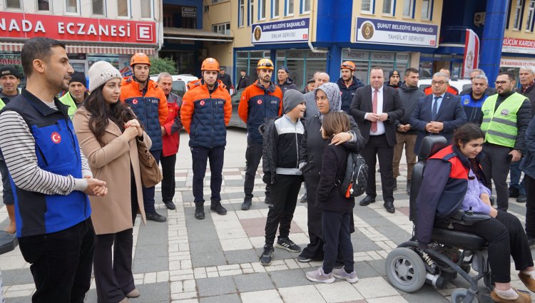 Şuhut’ta Engelli̇ Vatandaşlar İçi̇n Deprem Tatbi̇kati Yapildi (4)