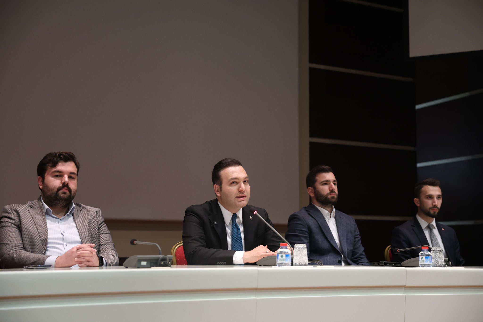 Afyonkarahi̇sar Ak Gençli̇ği̇ Genel Merkezde Neler Konuştu (1)