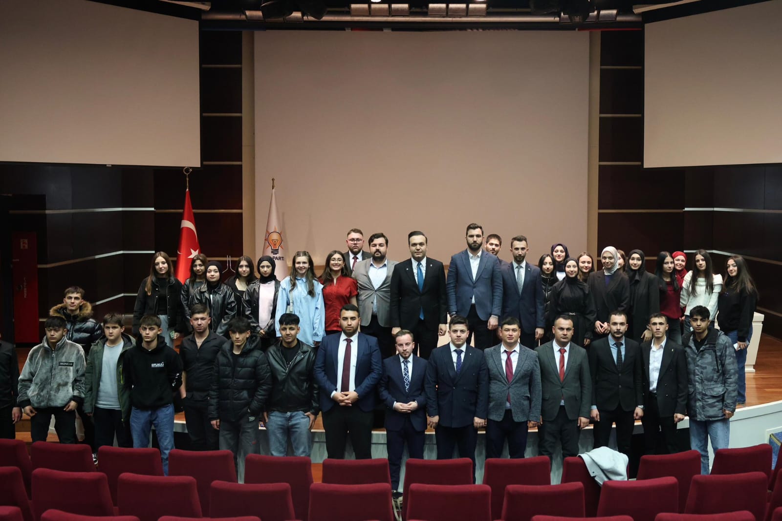 Afyonkarahi̇sar Ak Gençli̇ği̇ Genel Merkezde Neler Konuştu (2)