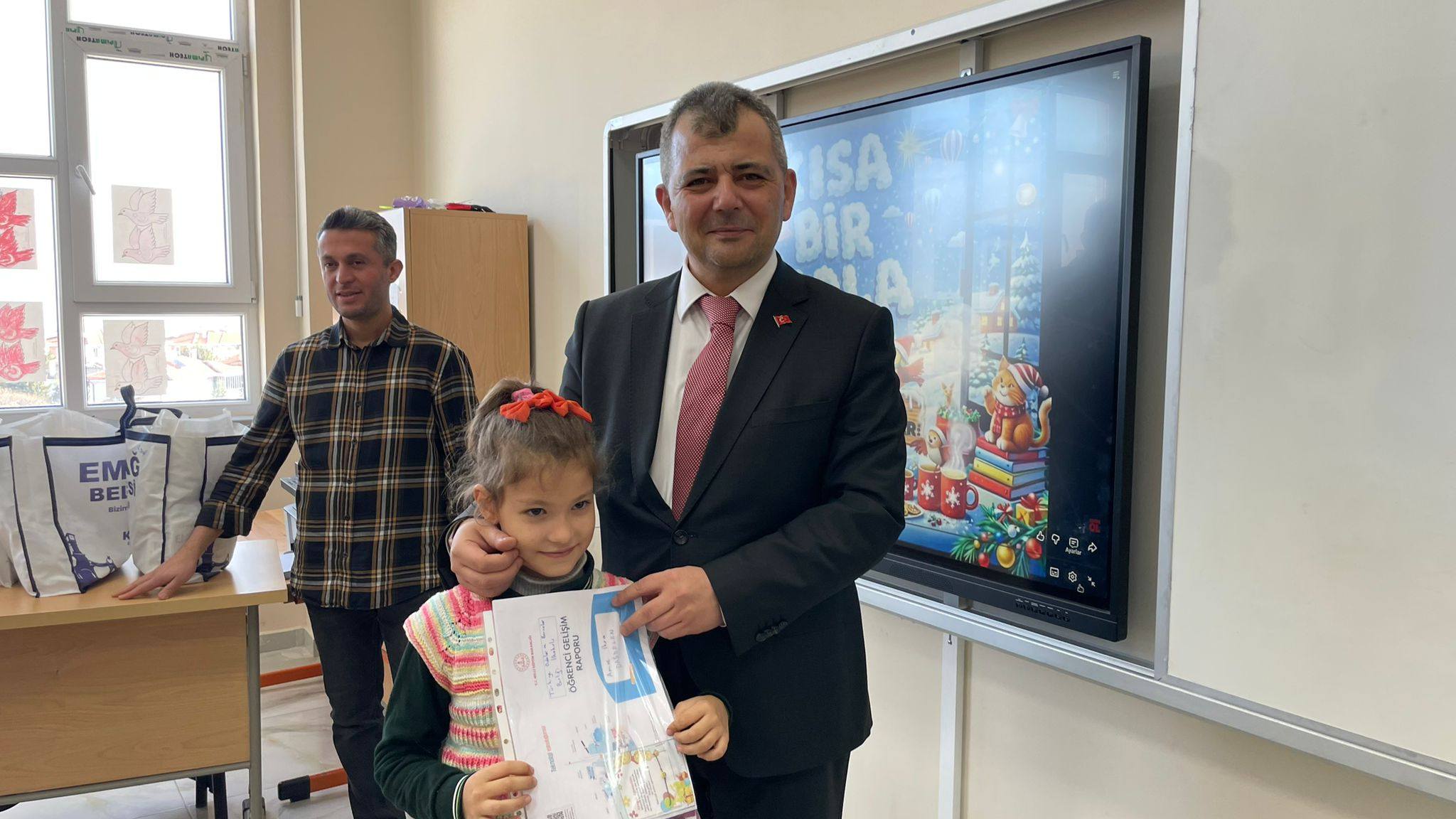 Başkan Koyuncu, Karne Töreni̇nde Öğrenci̇leri̇n Sevi̇nci̇ne Ortak Oldu (3)