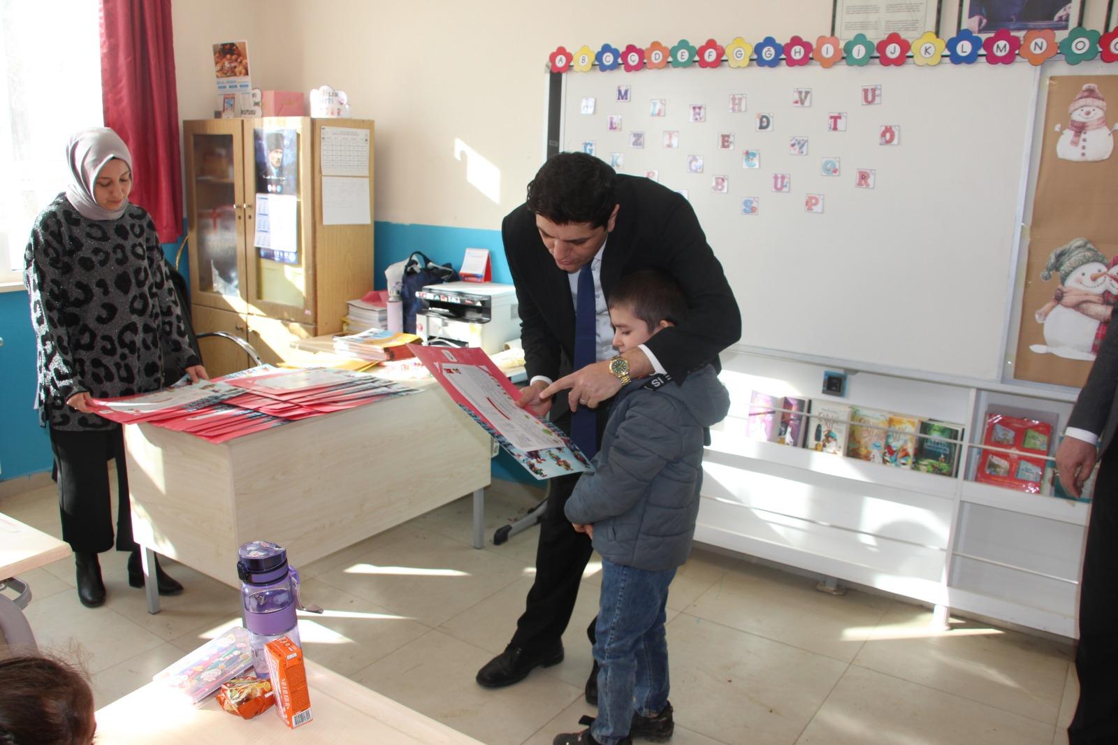 Başmakçi’da Karne Dağitimi Öğrenci̇lerle Yakin İlgi̇ (5)