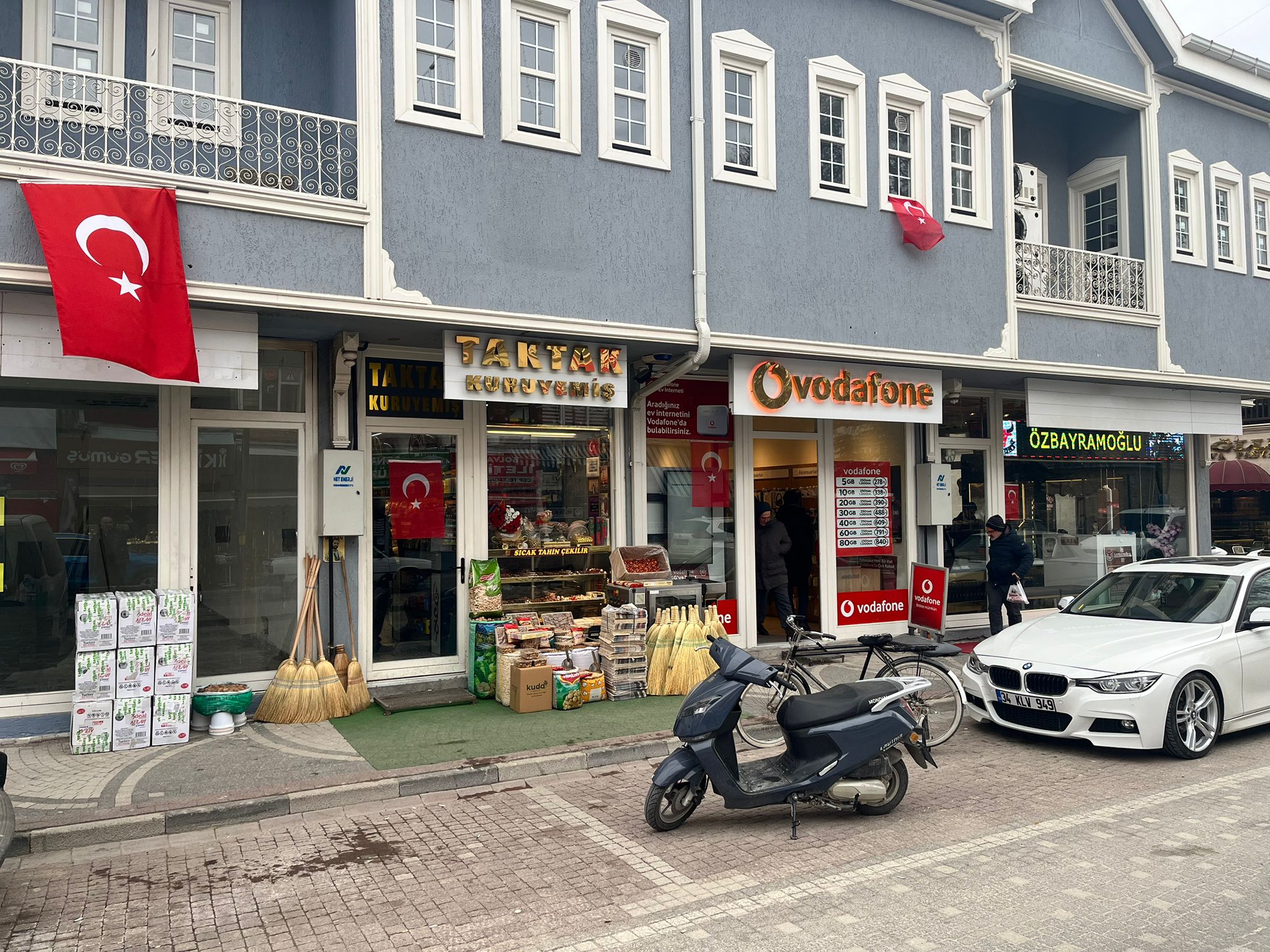 Bolvadi̇n’de Esnaflar Olaya Sert Tepi̇ Gösterdi̇