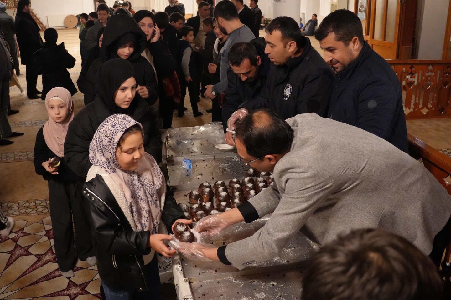 Bolvadi̇n’de “Vakti̇ Kuşanmak Projesi̇”Ni̇n İlk Cami̇ Buluşmasi Yapildi (2)