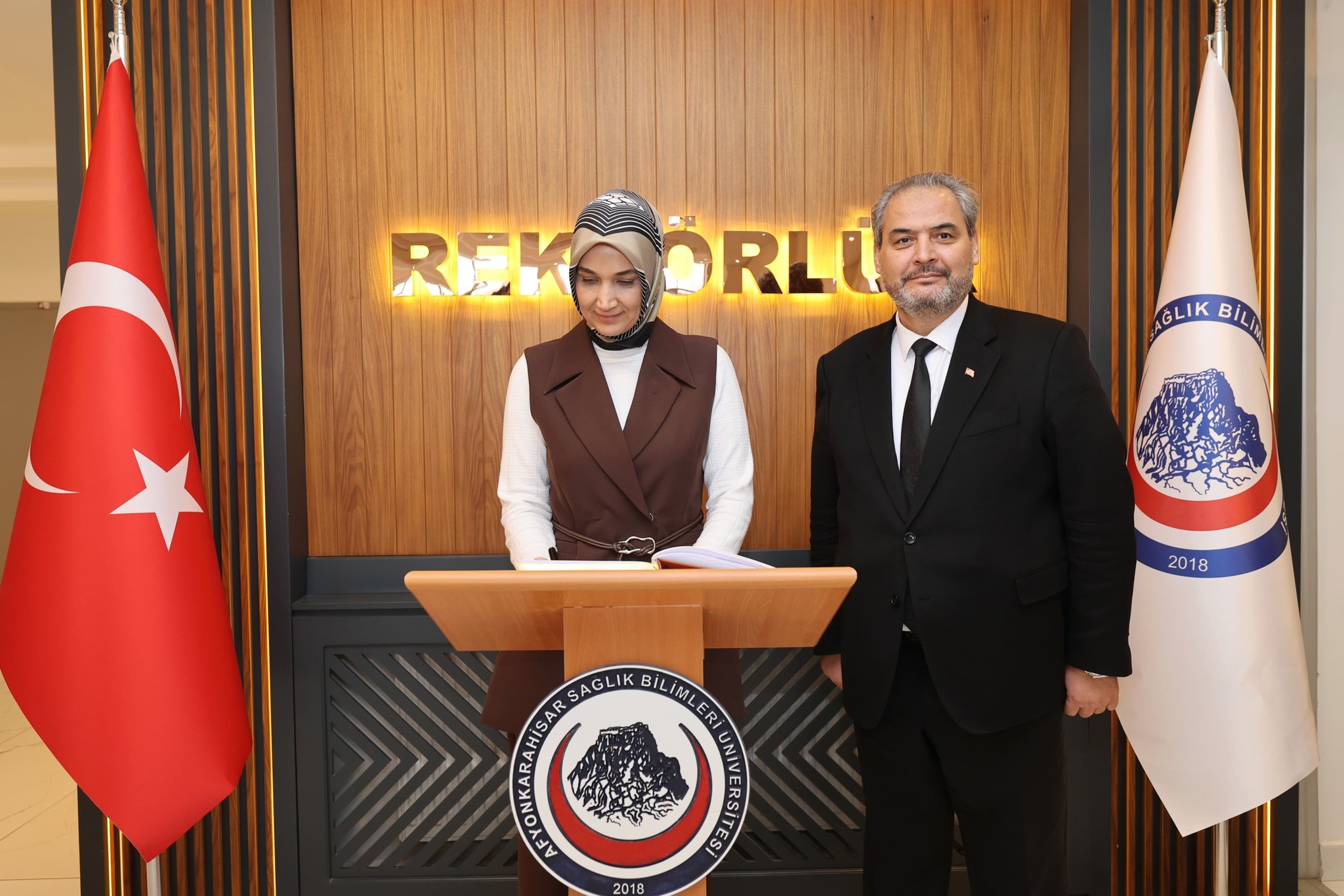 G O Xqx E Ws A E9Lcr