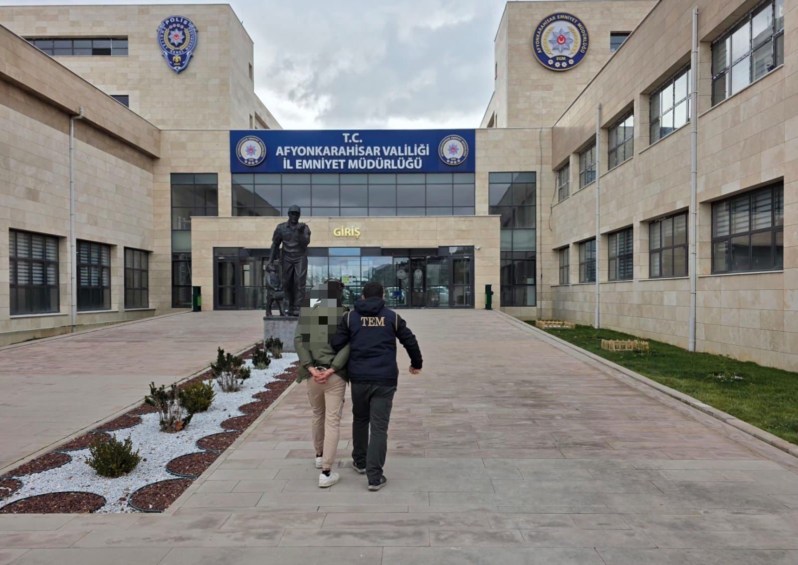 İl Emni̇yet Deaş Şüpheli̇si̇ni̇ Yakaladi