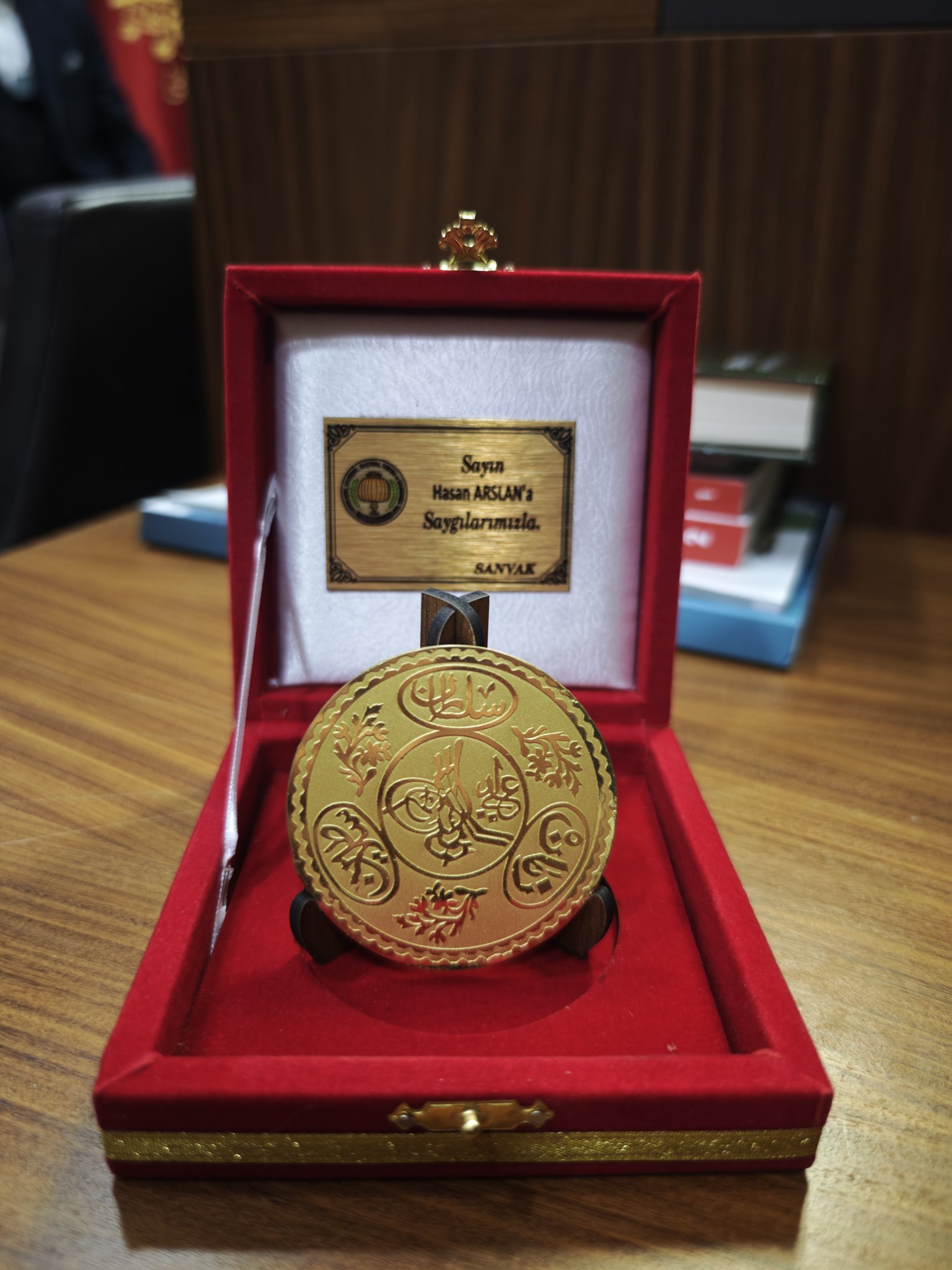 Sandikli’nin Tari̇hi̇ Sembolü Tbmm’de Takdi̇m Edi̇ldi̇ (1)