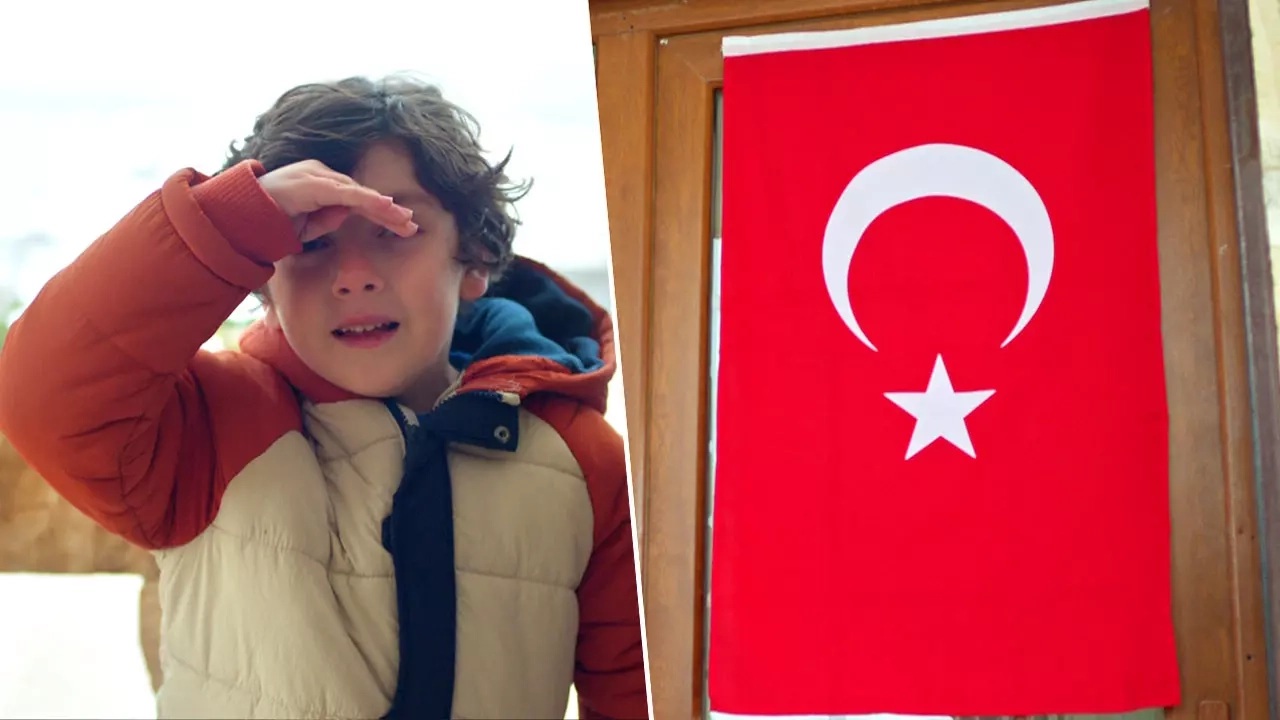 Uzak Şehi̇r Bayrak (2)