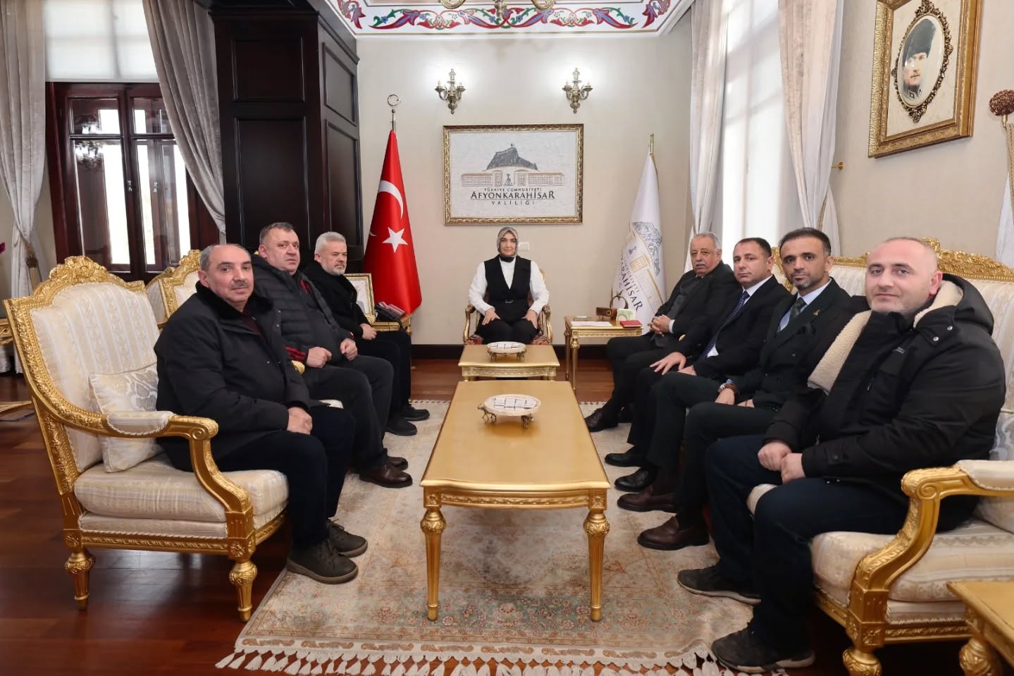 Vali̇ Yi̇ği̇tbaşi Firinci Esnafini Kabul Etti̇