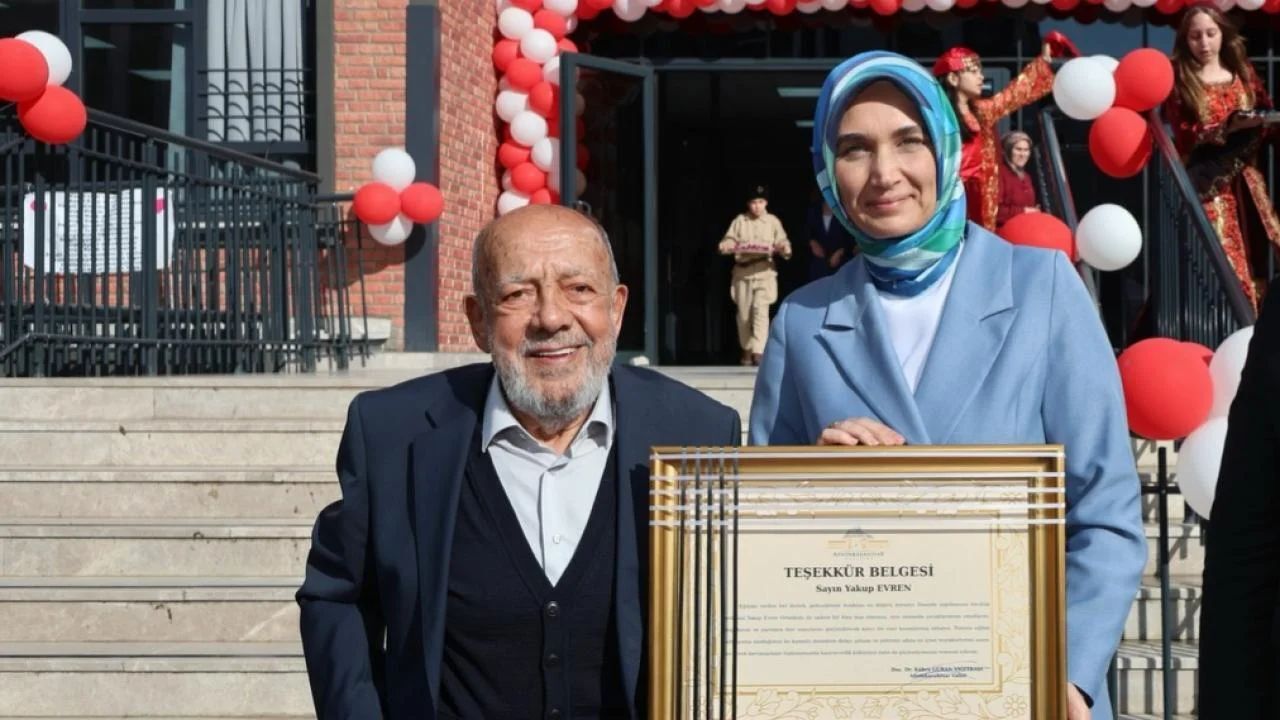 258573E5 Ac05 4A74 8220 46E9D296A78C