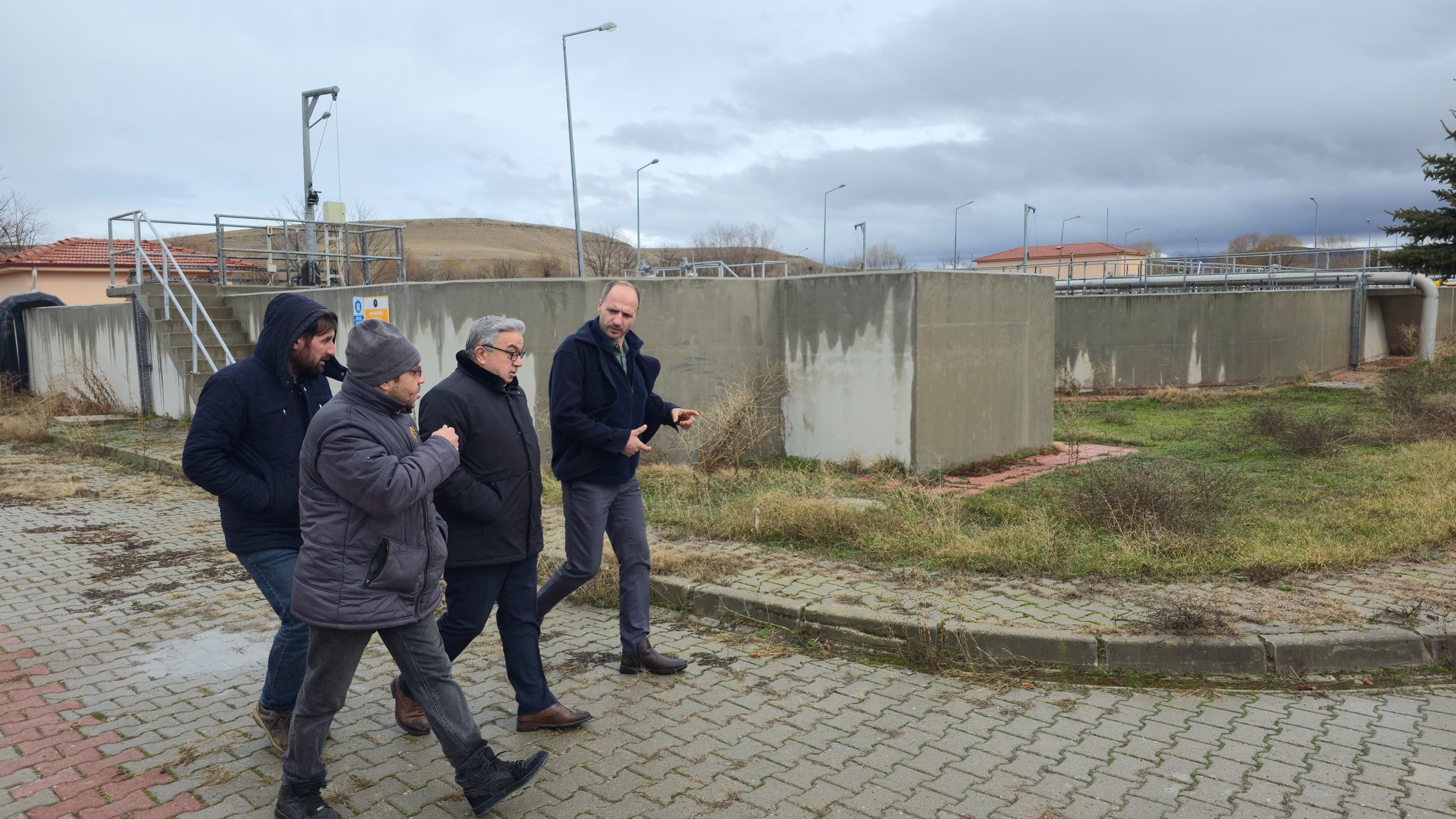 631781835 880310781423151 5998927540737815099 N