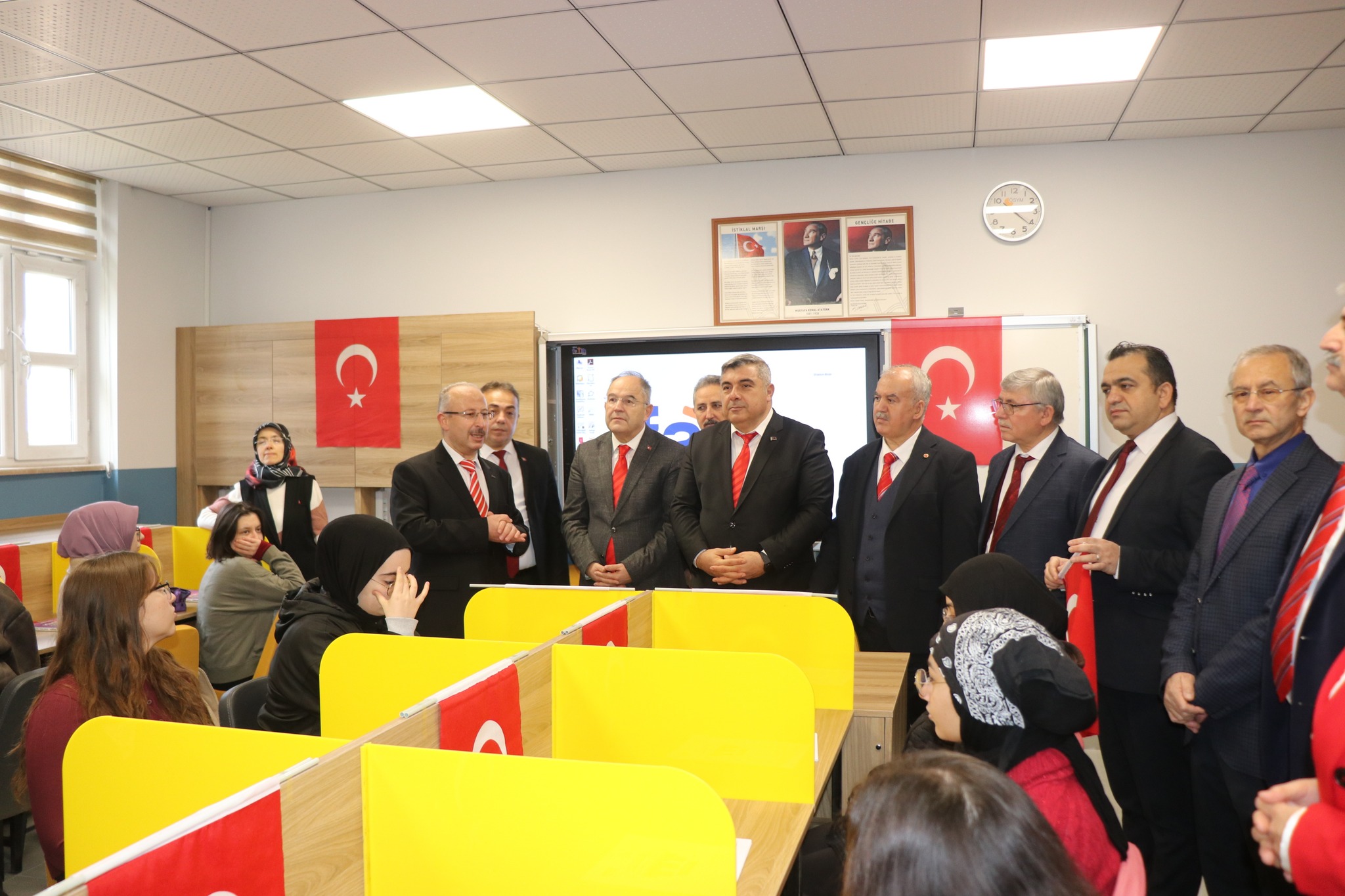 Afyonkarahi̇sar Kiz Ai̇hl’de 75 Ki̇şi̇li̇k Bi̇reysel Çalişma Atölyesi̇ Hi̇zmete Açildi! (2)