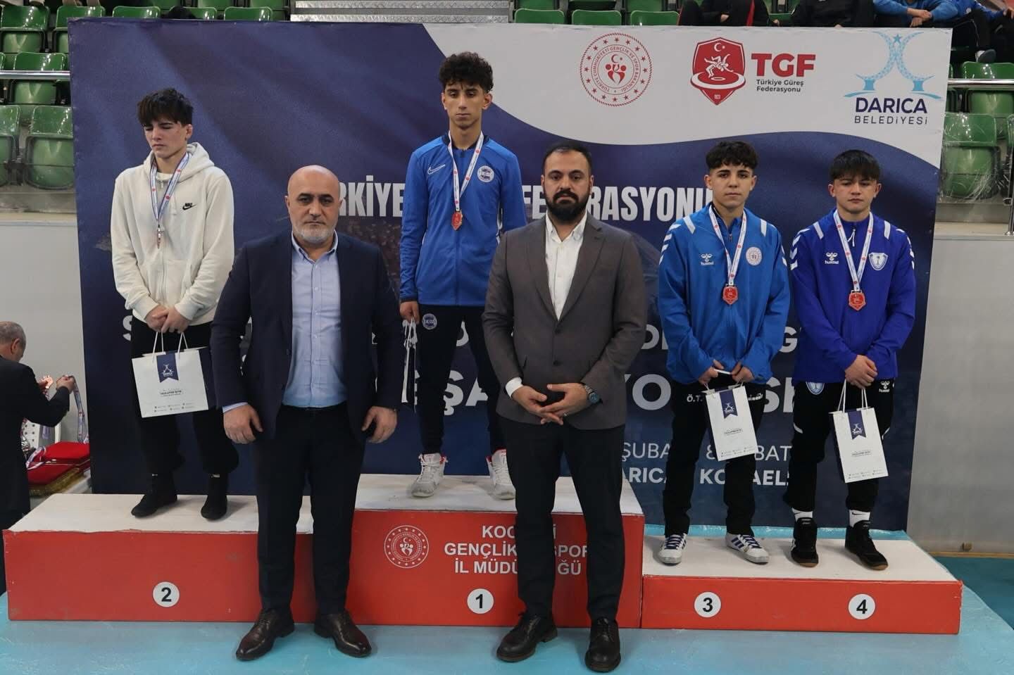 Afyonkarahi̇sar Mi̇nderde Firtina Gi̇bi̇ Esti̇ Sem Güreşçi̇leri̇ 7 Madalya Topladi (1)