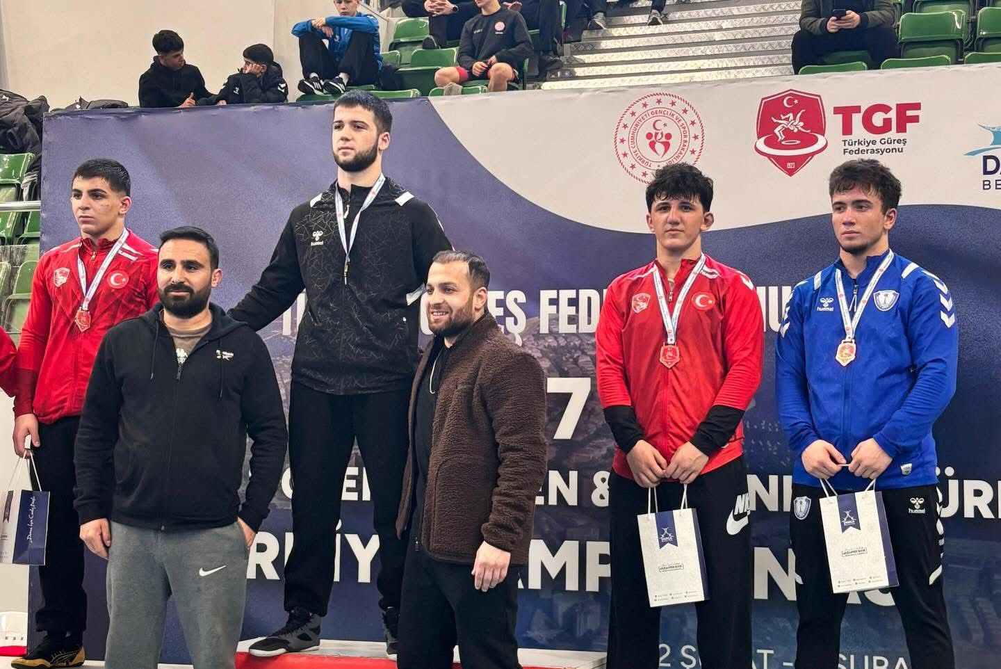Afyonkarahi̇sar Mi̇nderde Firtina Gi̇bi̇ Esti̇ Sem Güreşçi̇leri̇ 7 Madalya Topladi (3)