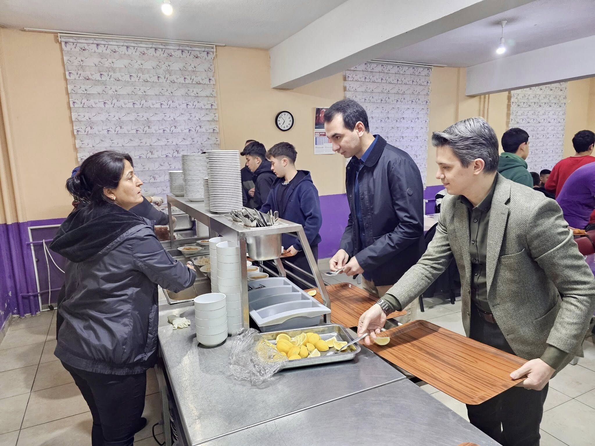 Başkan Çi̇çek Öğrenci̇lerle İftar Sofrasinda Buluştu (1)