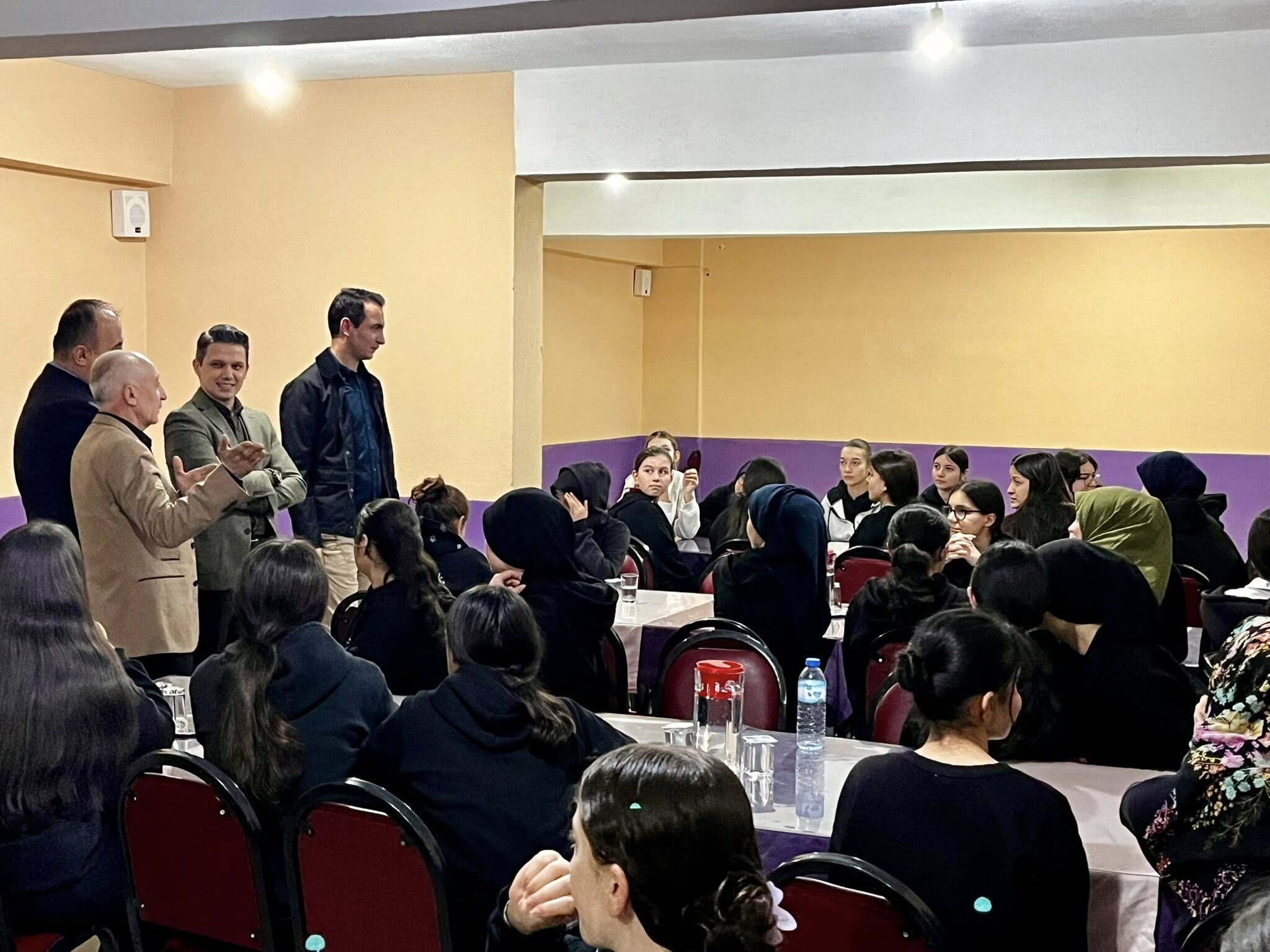 Başkan Çi̇çek Öğrenci̇lerle İftar Sofrasinda Buluştu (2)