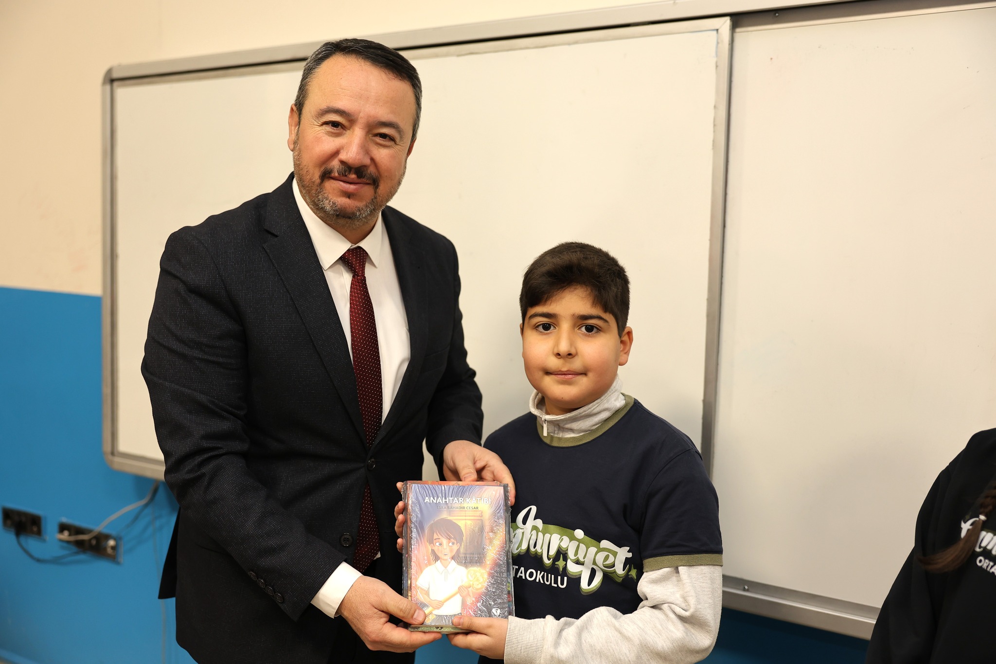 Başkan Öztaş’tan Öğrenci̇lere Anlamli Ki̇tap Desteği̇ (1)