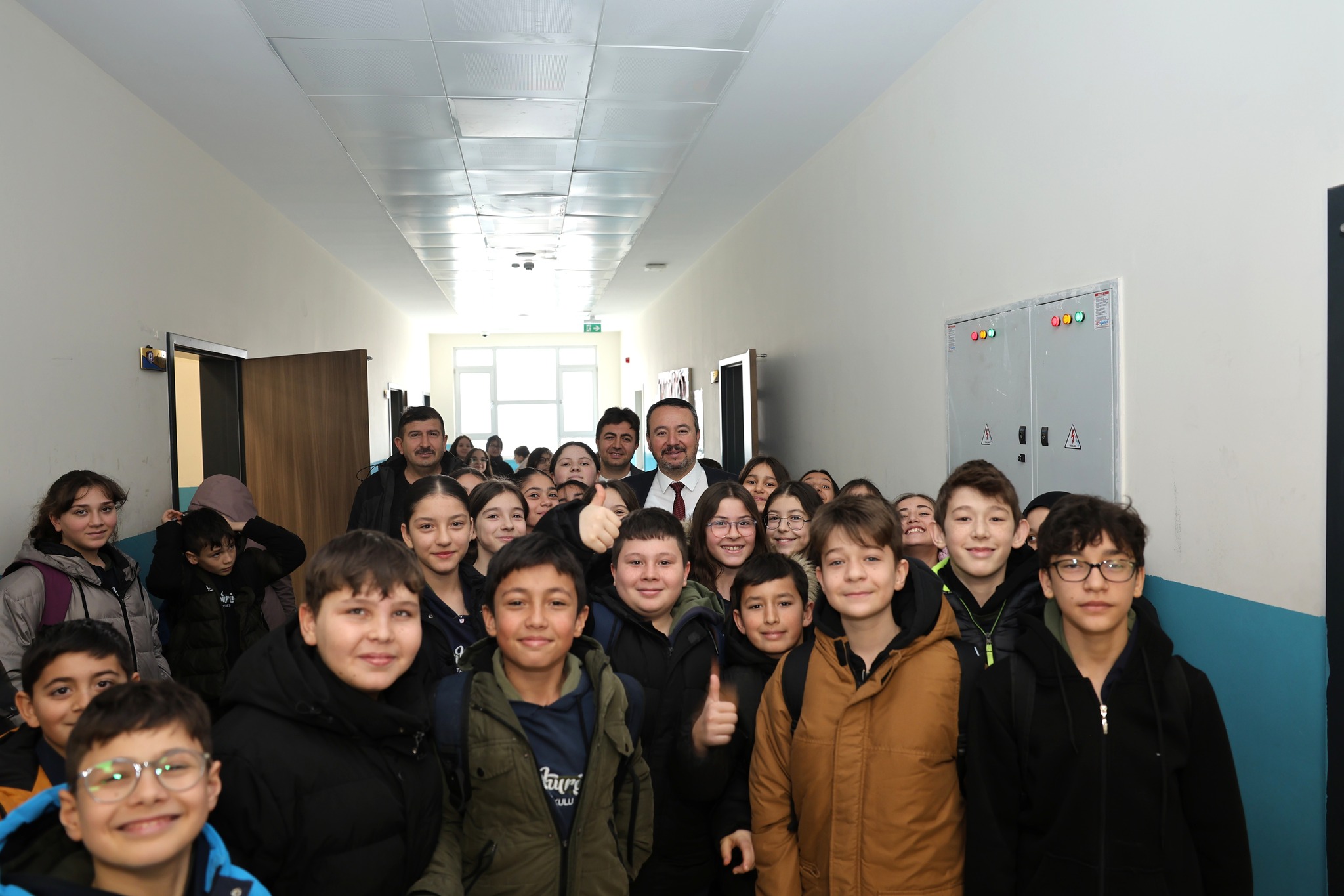 Başkan Öztaş’tan Öğrenci̇lere Anlamli Ki̇tap Desteği̇ (7)