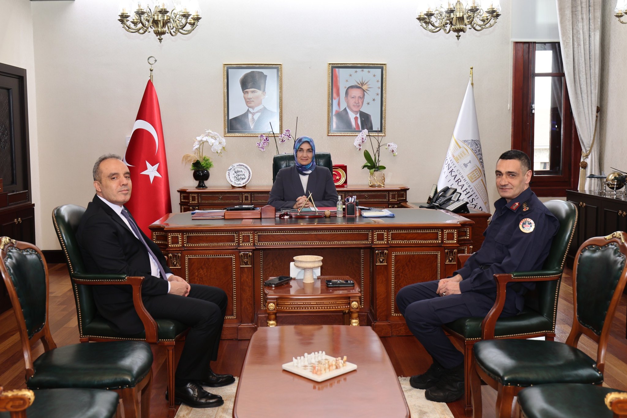 Emni̇yet Ve Jandarmadan Vali̇ Yi̇ği̇tbaşi’na Hayirli Olsun Zi̇yareti̇