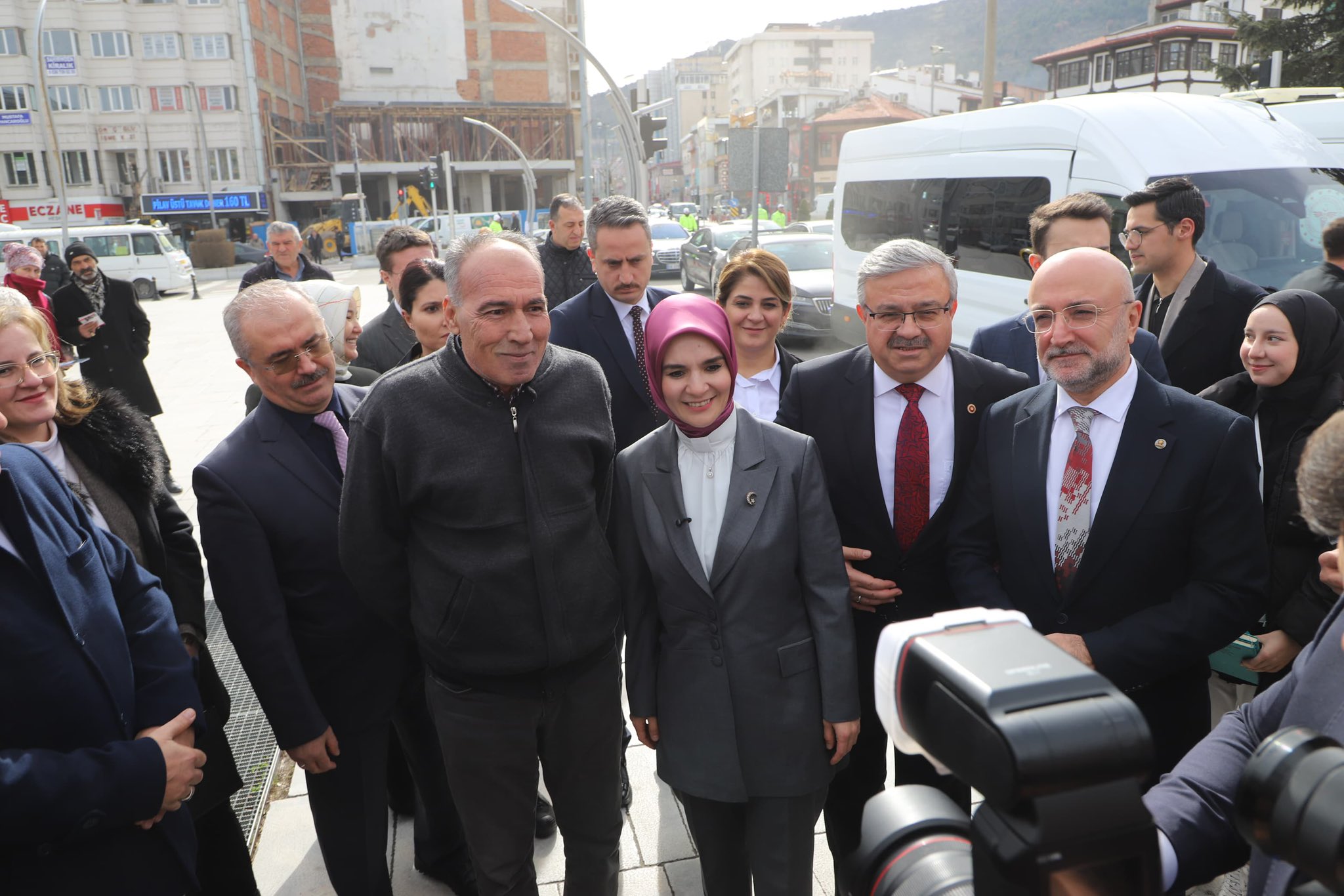 H A Z T Tm W W Y A A K C Un