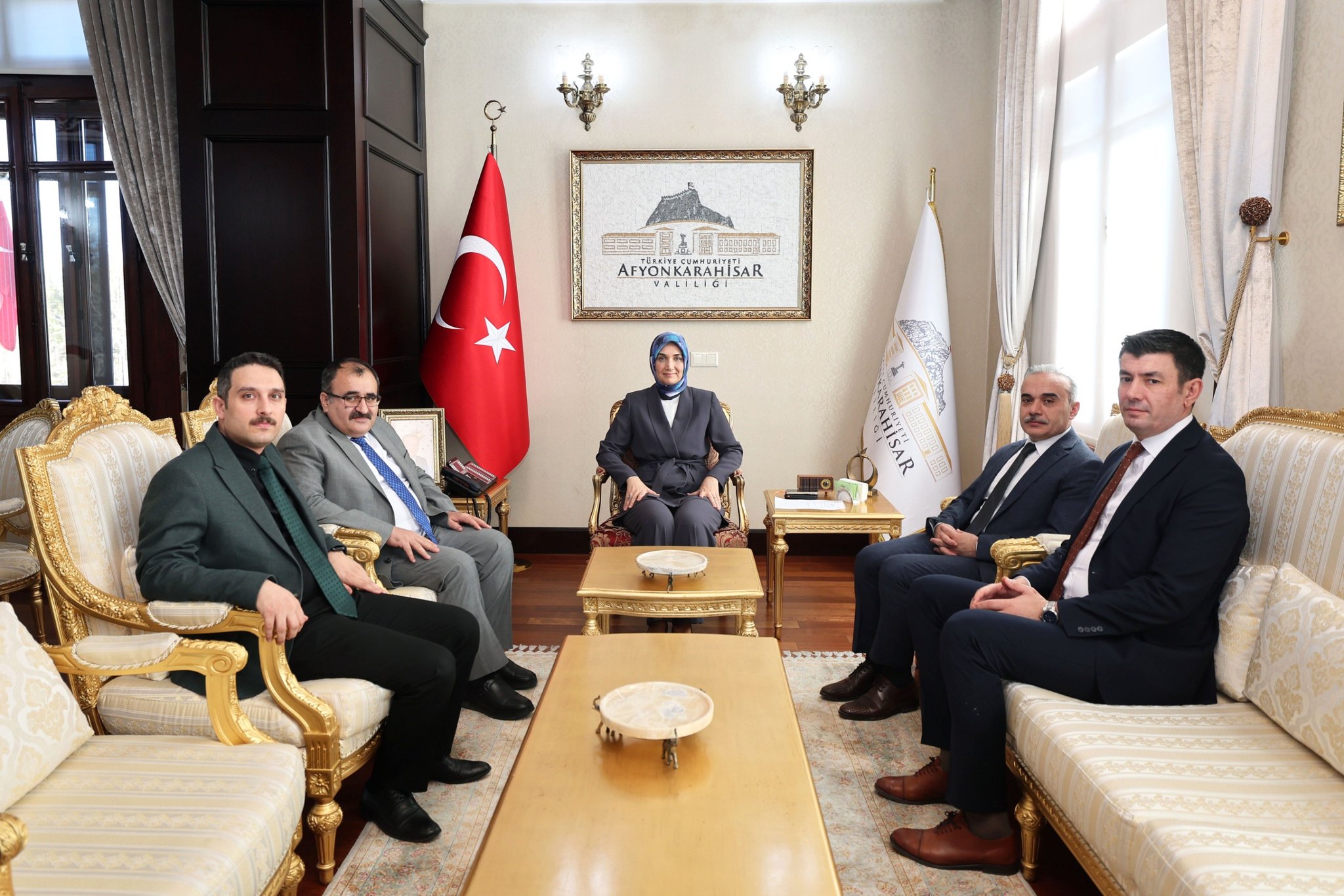 H Bm Oz W V X M A E D9 T W