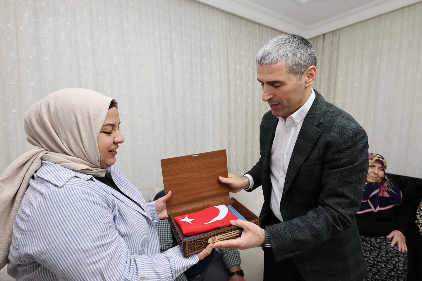 H C Luhbn W8 A Axt9 O