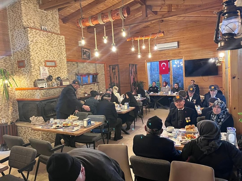 İhsani̇ye Protokolü Şehi̇t Ai̇leleri̇ Ve Gazi̇lerle İftarda Buluştu (2)