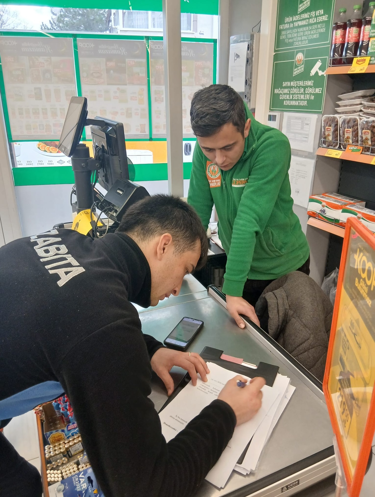 İhsani̇ye’de Ramazan Öncesi̇ Marketlerde Siki Deneti̇m1