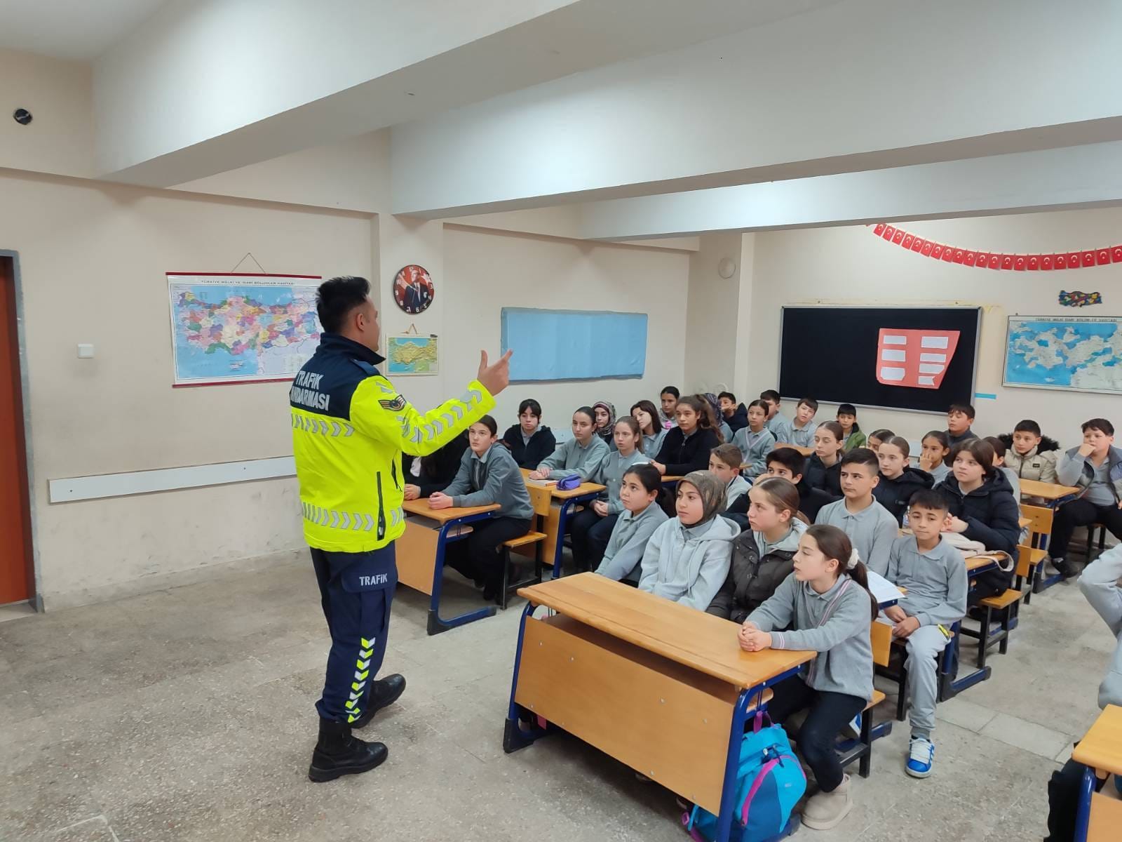 İl Jandarma Öğrenci̇lere Hangi̇ Eği̇ti̇mi̇ Verdi̇ 2