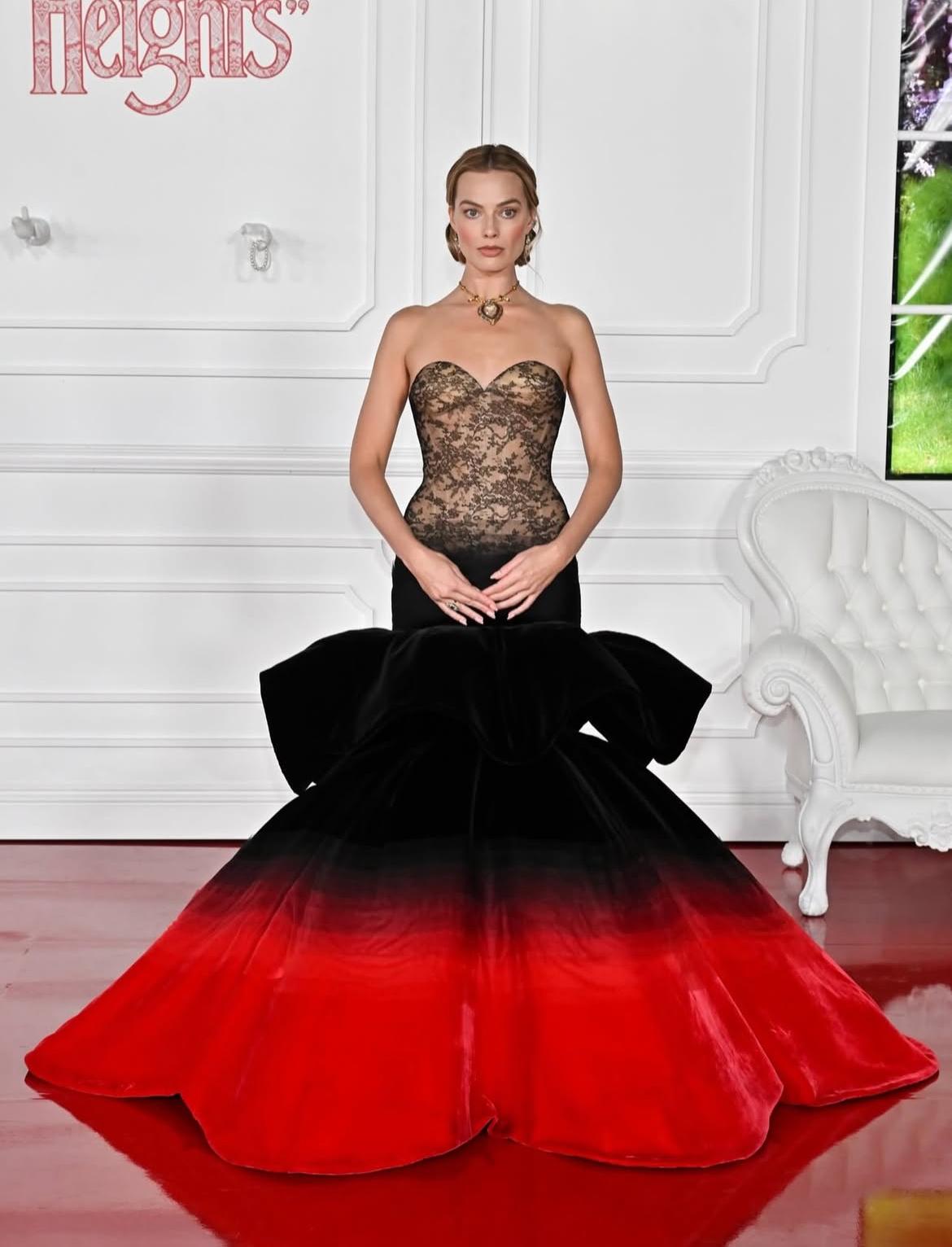 Margot Robbi̇e, (1)