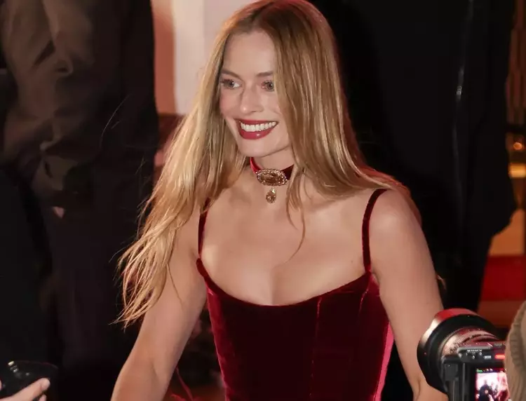 Margot Robbi̇e, (3)