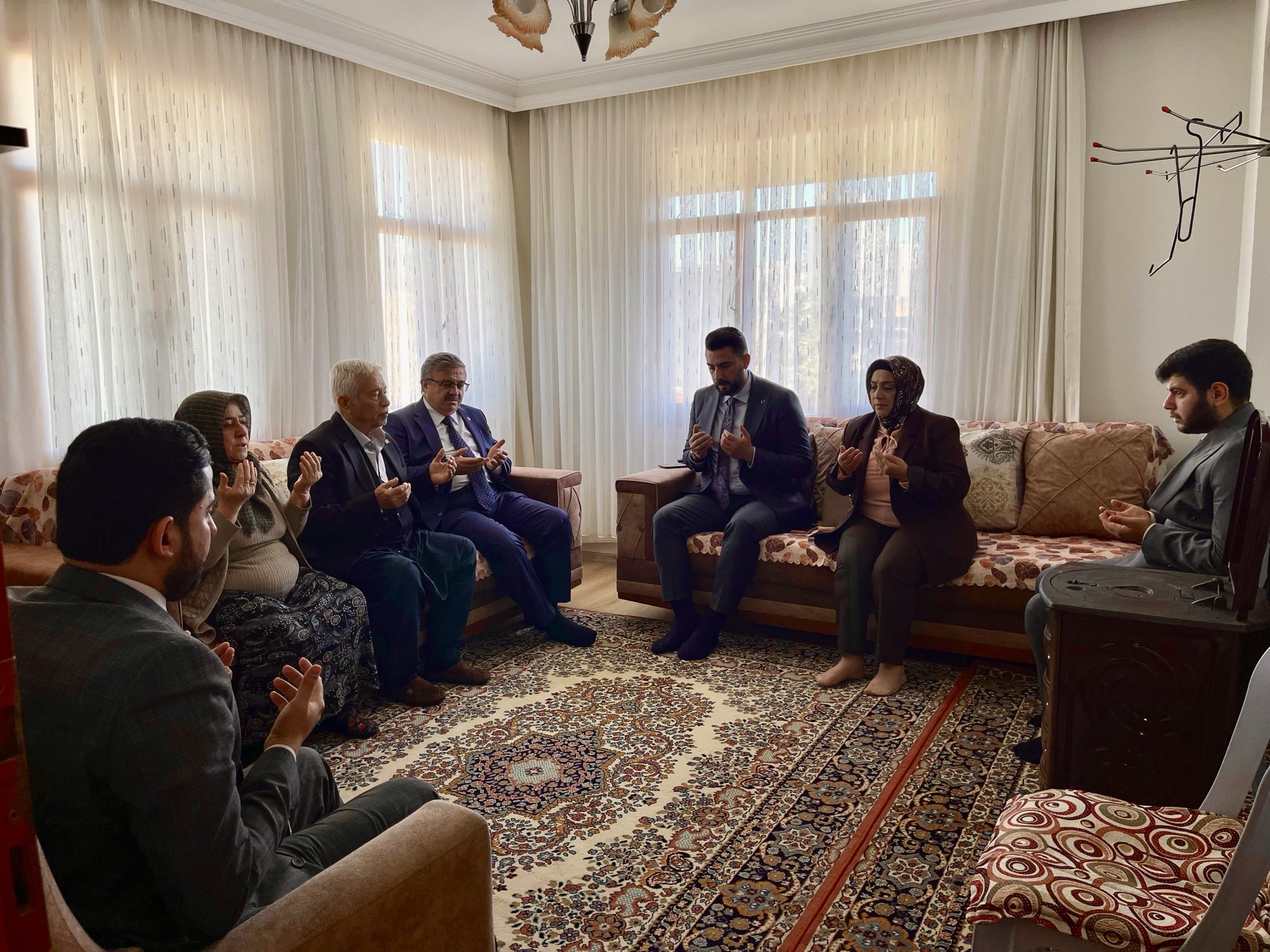 Mi̇lletveki̇li̇ Yurdunuseven’den Adanali Şehi̇t Ai̇lesi̇ne Vefa Zi̇yareti̇ (3)