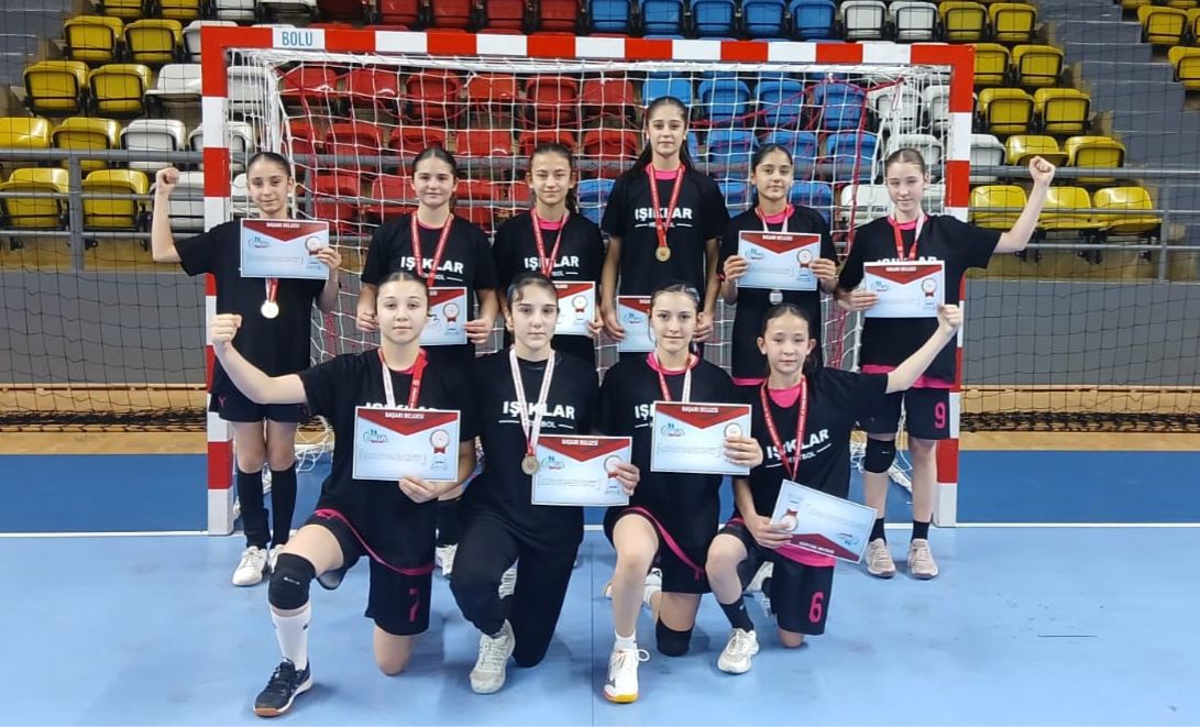 Namağlup Yükseli̇ş Işiklar Şeker Ortaokulu Türki̇ye Fi̇nalleri̇ne Gi̇di̇yor (1)