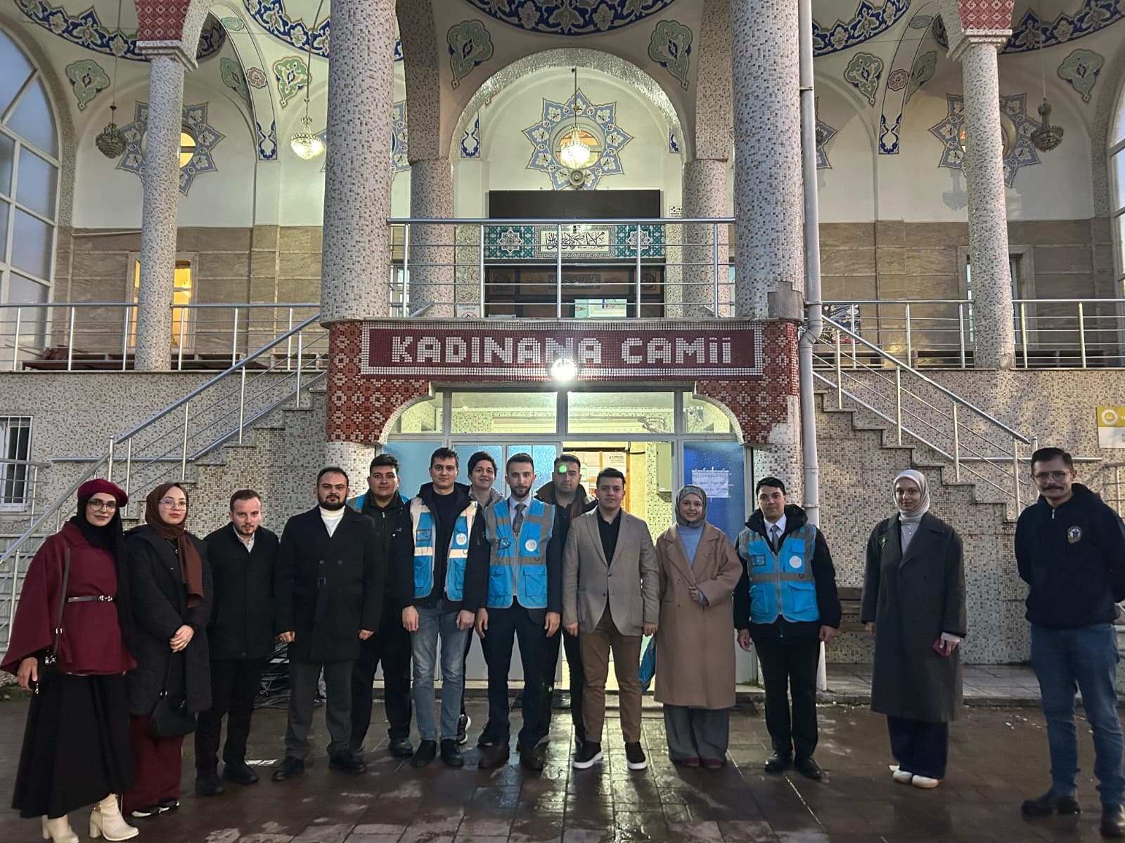 Ramazan Öncesi̇ Anlamli Seferberli̇k Ak Gençli̇k Cami̇leri̇ Temi̇zledi̇