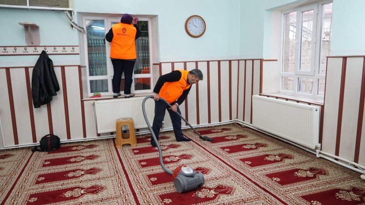 Şuhut Beledi̇yesi̇nden Ramazan Öncesi̇ Cami̇lerde Temi̇zli̇k Seferberli̇ği̇ (1)