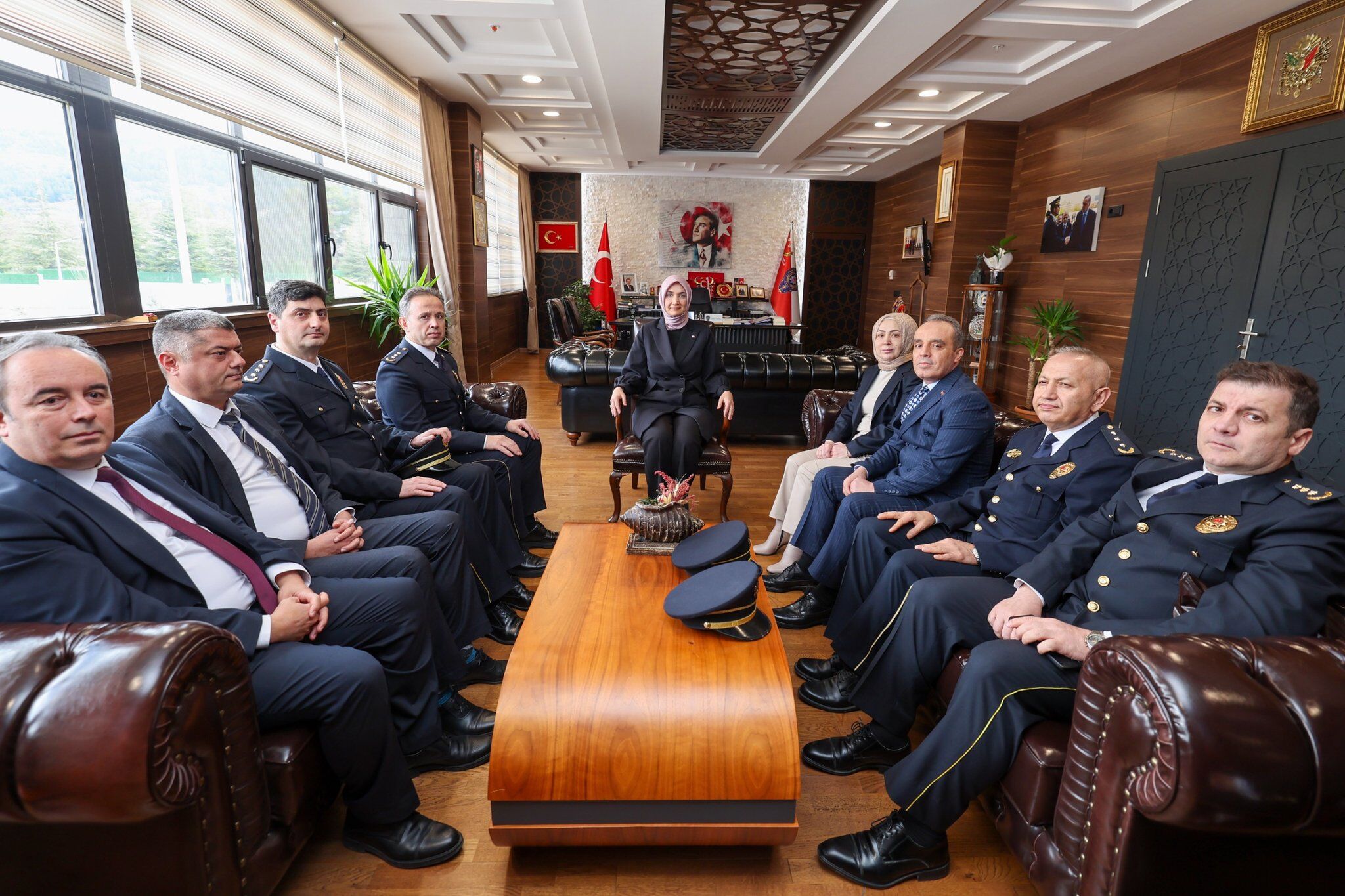 Vali̇ Yi̇ği̇tbaşi’ndan Emni̇yet Müdürü Erol’a Veda Zi̇yareti̇ (3)