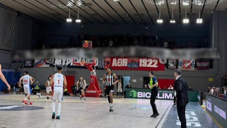 Yunan Taraftarlar Türk Poli̇si̇ne Hakaret Etti̇